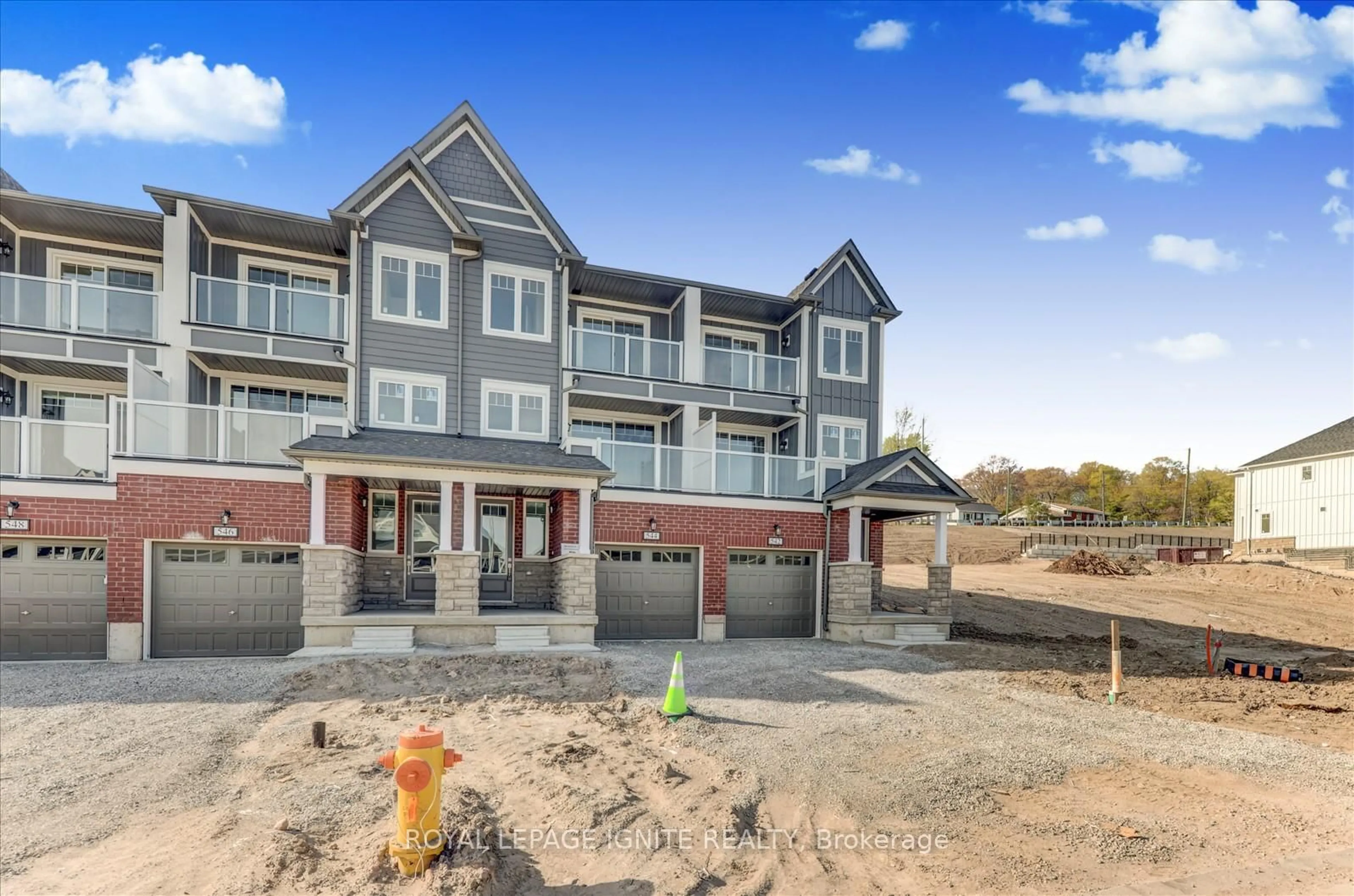 A pic from outside/outdoor area/front of a property/back of a property/a pic from drone, unknown for 544 Hudson Cres, Midland Ontario L4R 0J2