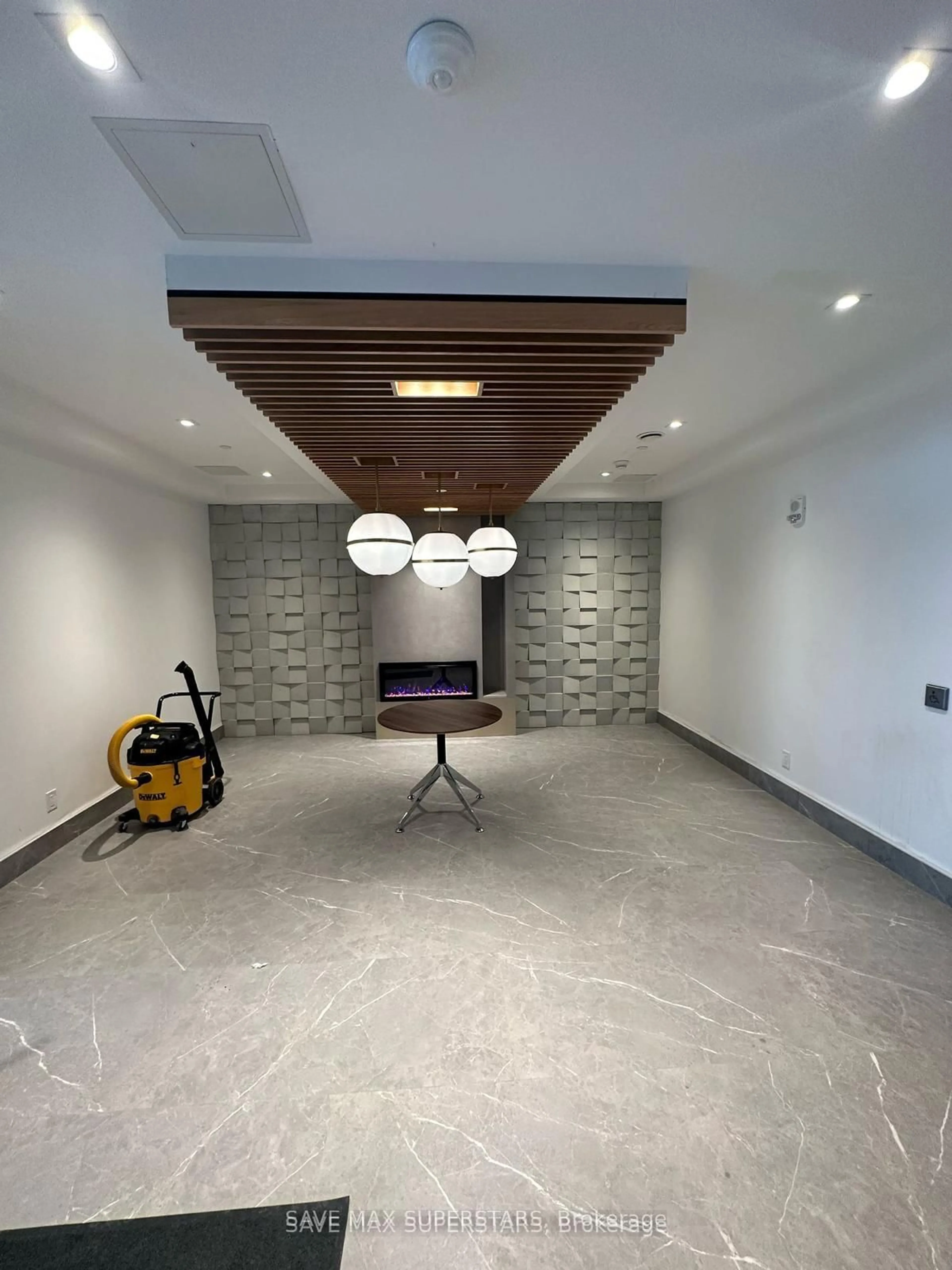 Indoor foyer for 56 Lakeside Terr #209, Barrie Ontario L4M 7B9