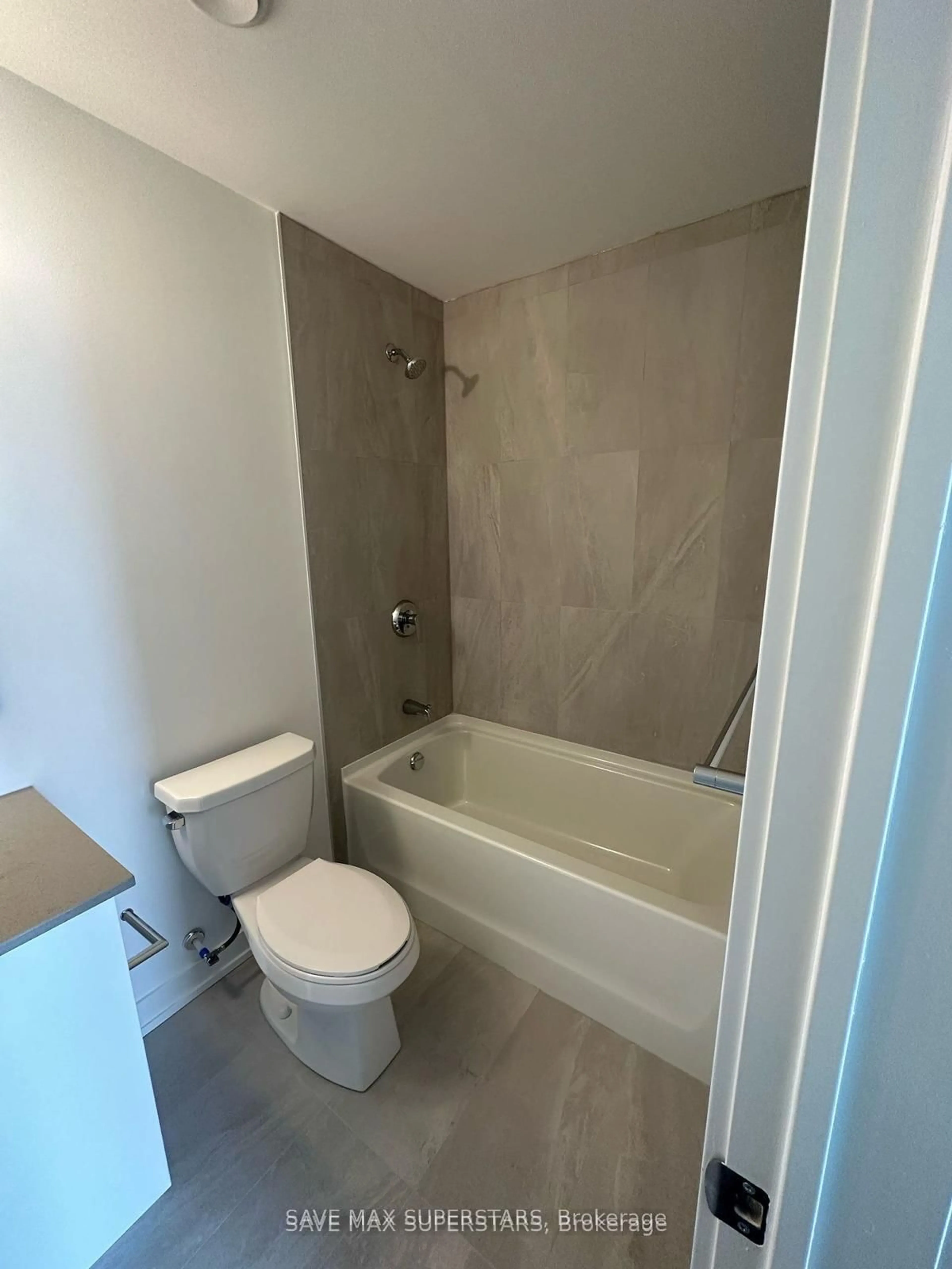 Standard bathroom, ceramic/tile floor for 56 Lakeside Terr #209, Barrie Ontario L4M 7B9