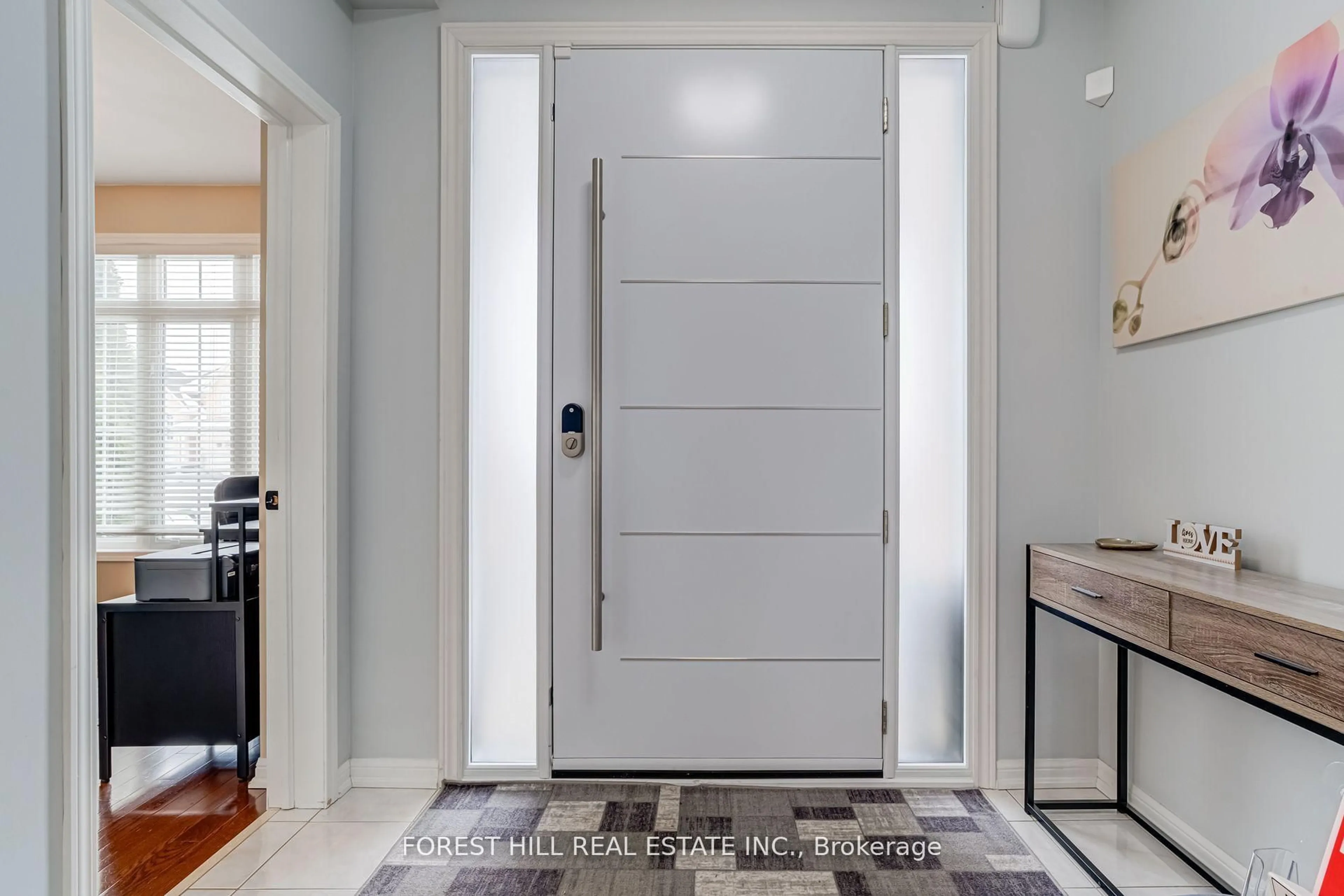Indoor entryway for 159 The Queensway, Barrie Ontario L4M 0B5