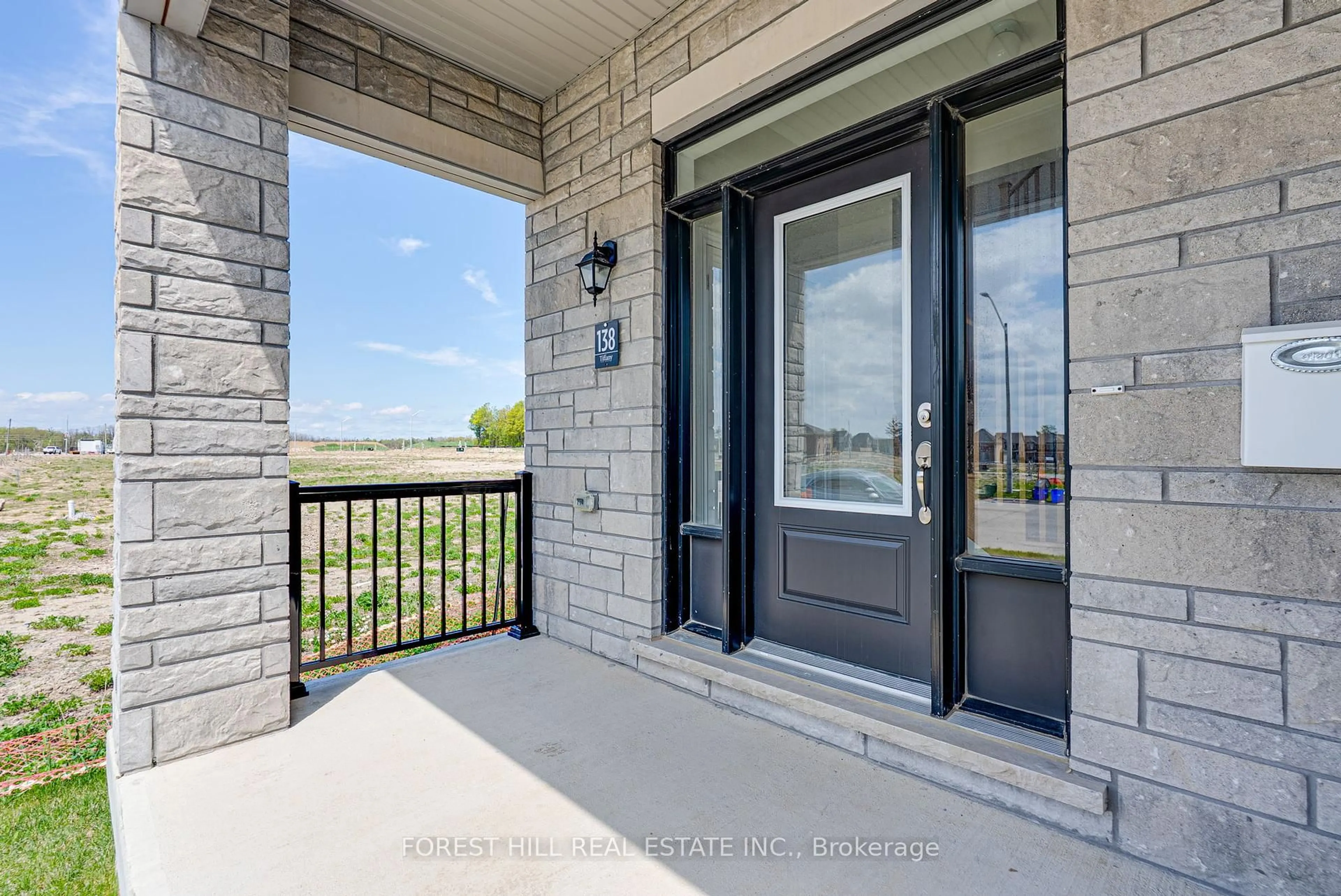 Indoor entryway for 138 Terry Fox Dr, Barrie Ontario L9J 0L8