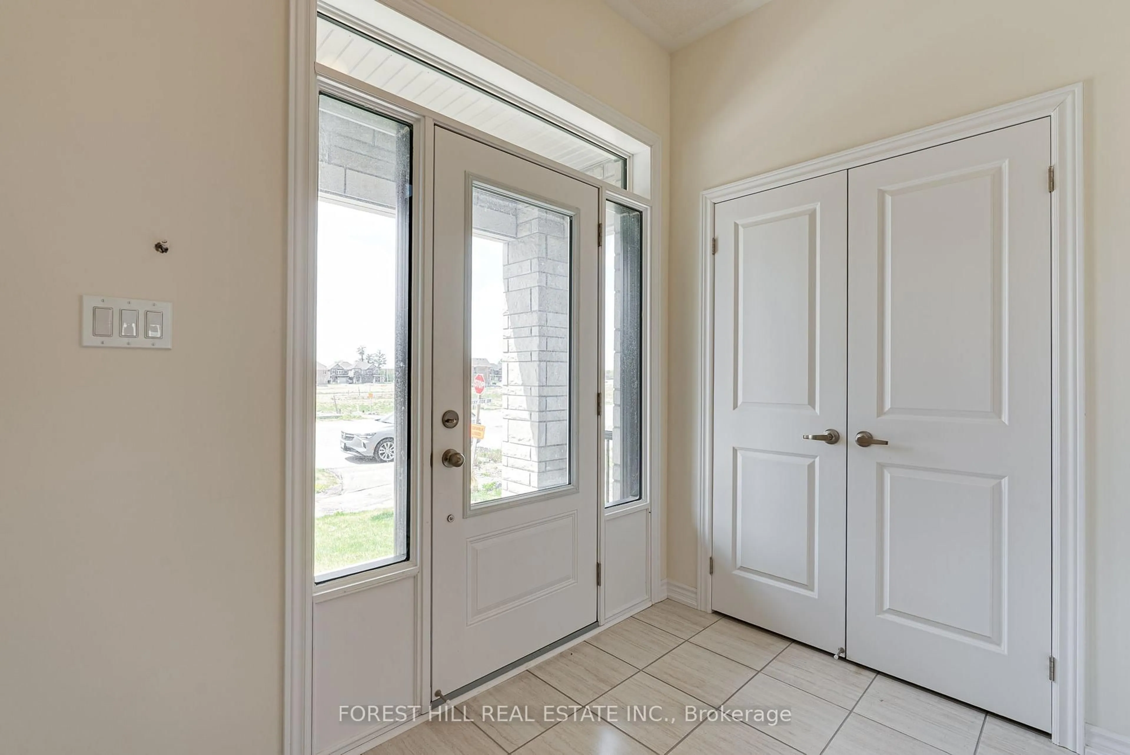 Indoor entryway for 138 Terry Fox Dr, Barrie Ontario L9J 0L8