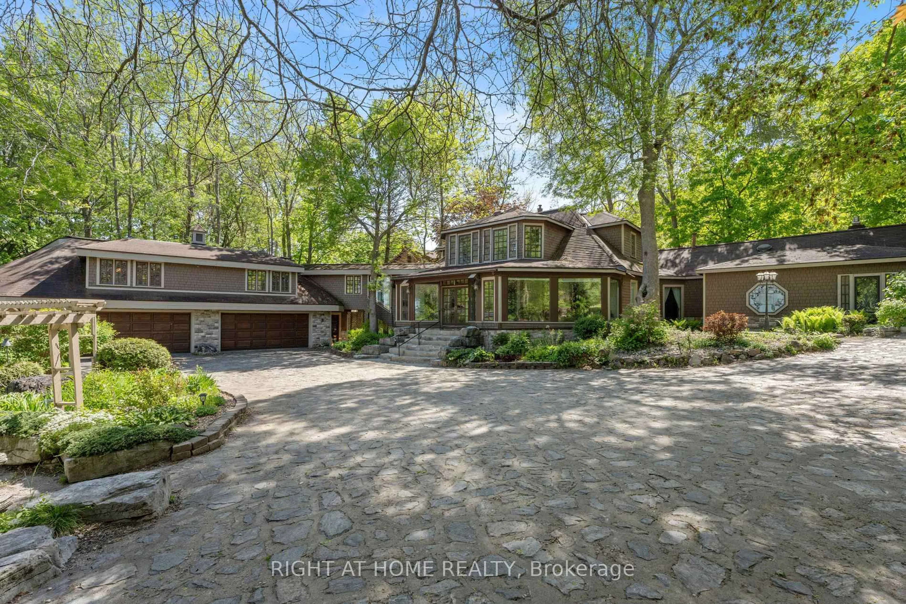A pic from outside/outdoor area/front of a property/back of a property/a pic from drone, street for 345 Brewery Lane, Orillia Ontario L3V 7H6