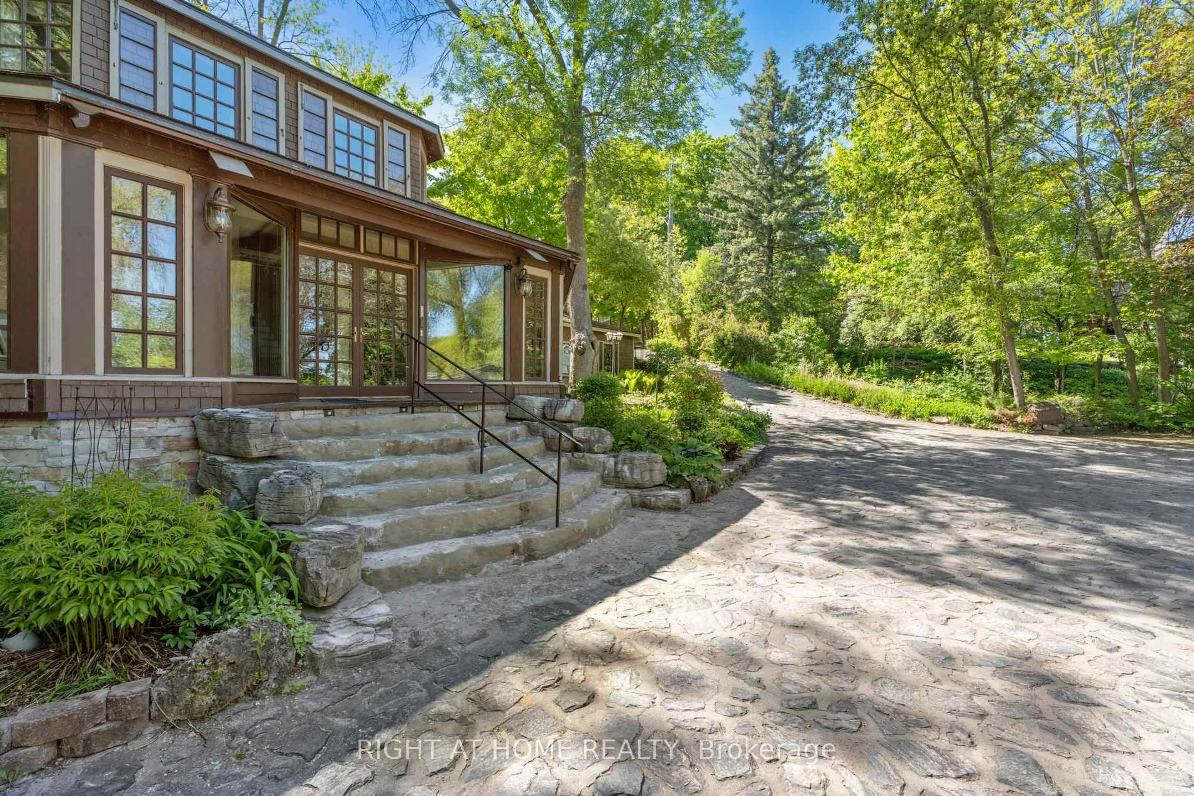 Unknown for 345 Brewery Lane, Orillia Ontario L3V 7H6