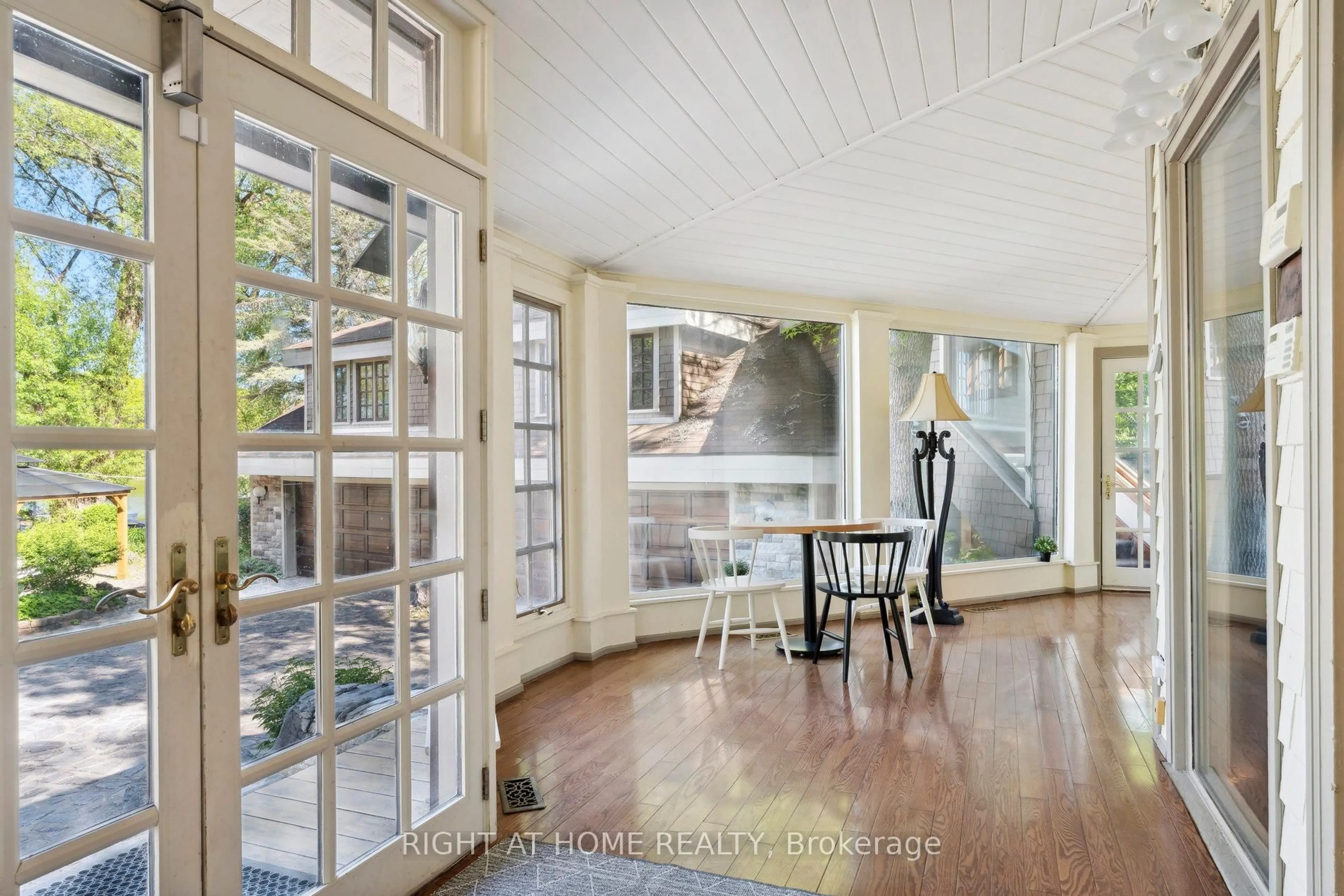 Indoor entryway for 345 Brewery Lane, Orillia Ontario L3V 7H6