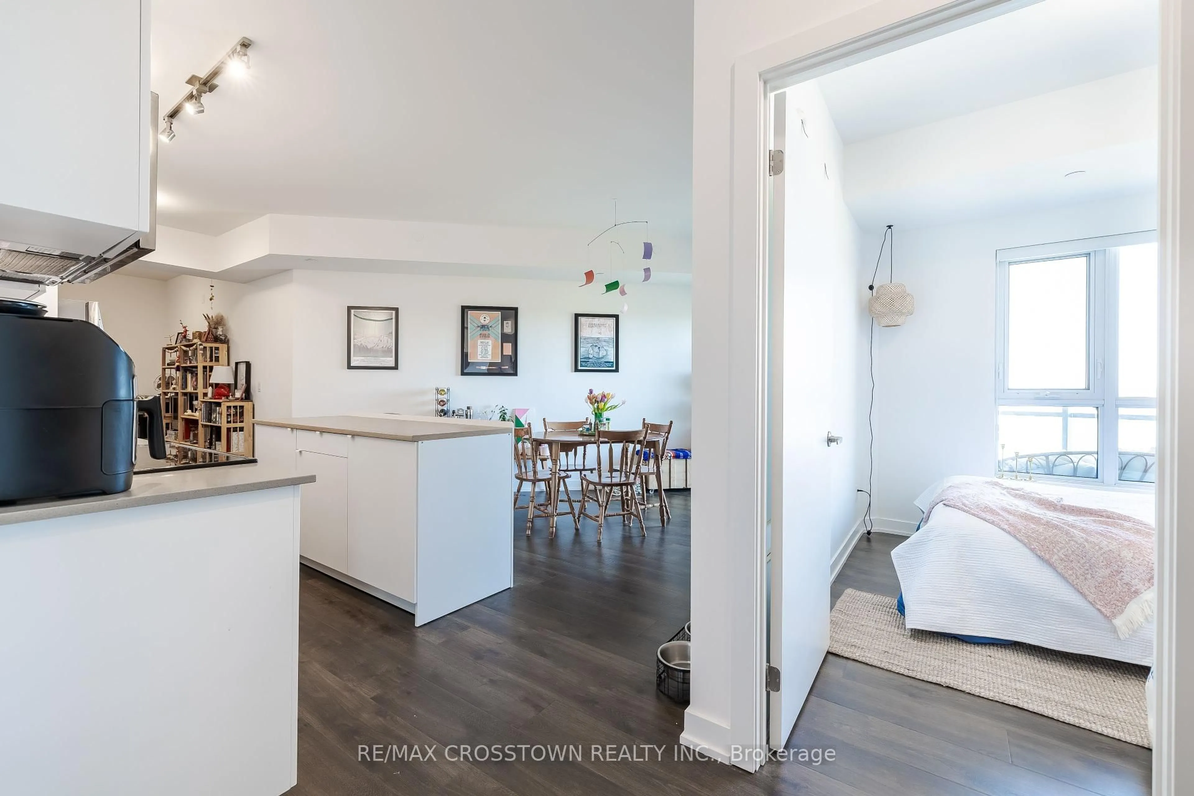 Open concept kitchen, unknown for 56 Lakeside Terr #908, Barrie Ontario L4M 0L4