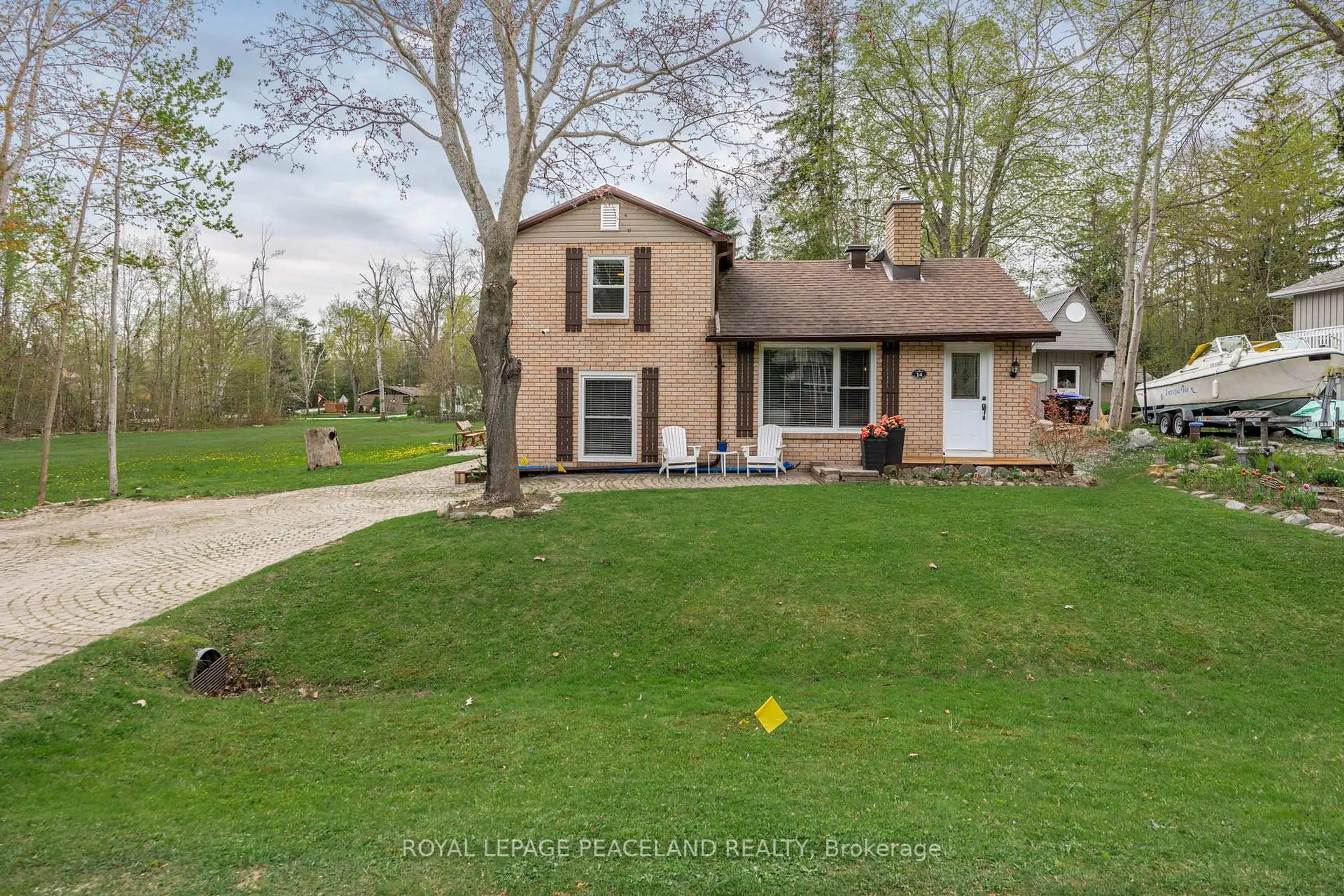 Home with vinyl exterior material, street for 14 Simcoe Ave, Oro-Medonte Ontario L0L 2E0