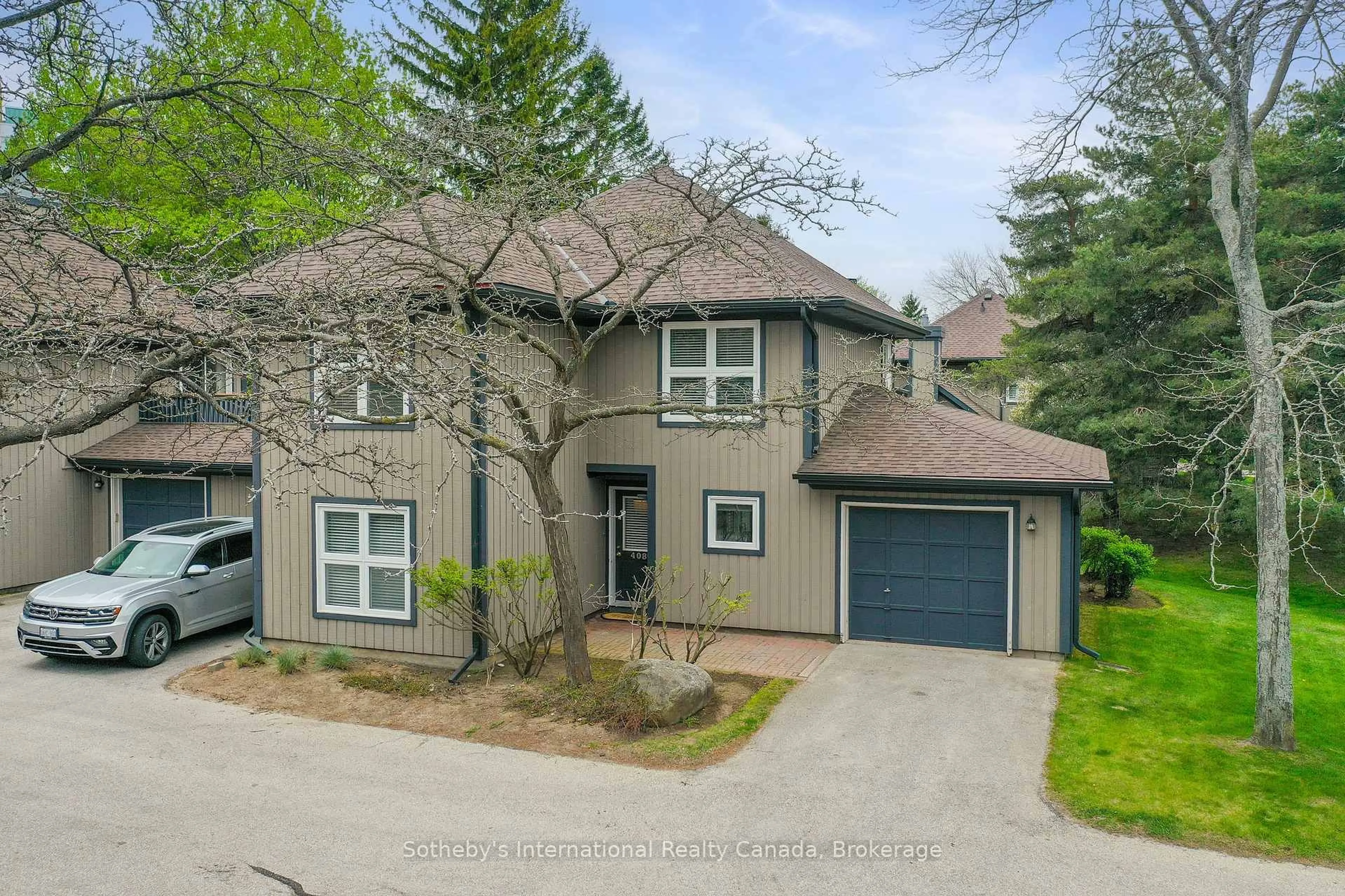 A pic from outside/outdoor area/front of a property/back of a property/a pic from drone, street for 408 Mariners Way, Collingwood Ontario L9Y 5C7