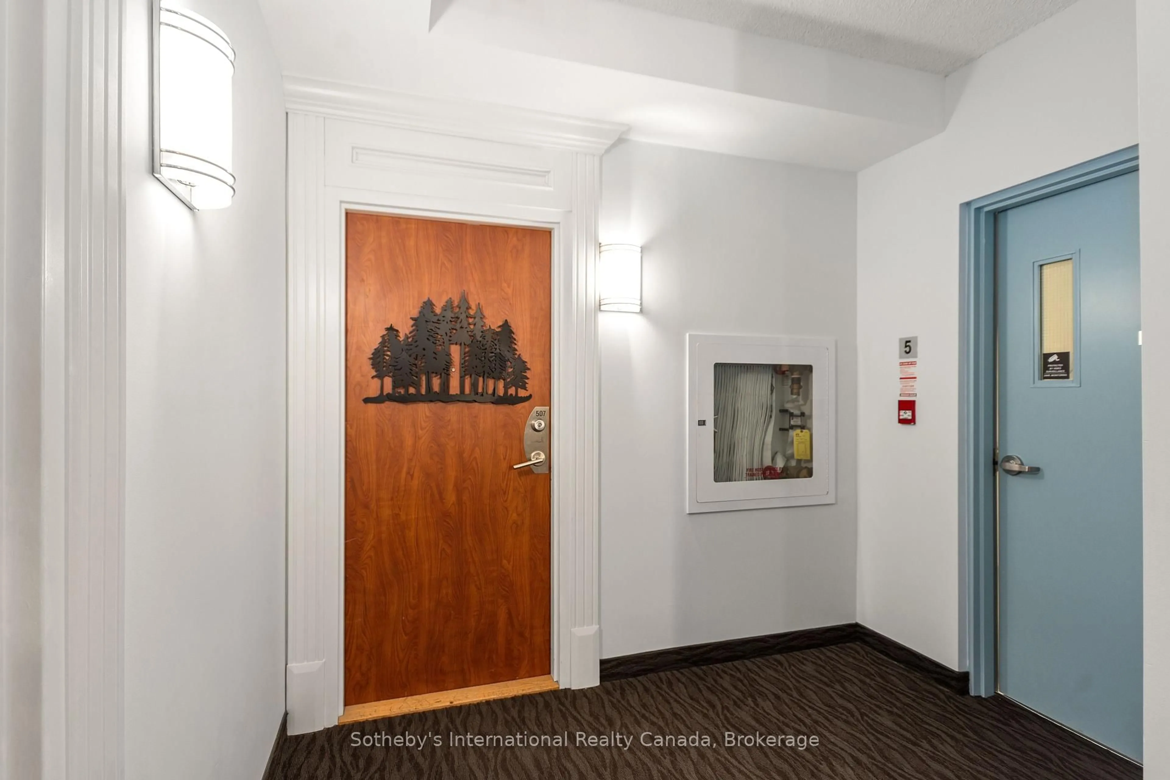 Indoor foyer for 699 Aberdeen Blvd #507, Midland Ontario L4R 5P2
