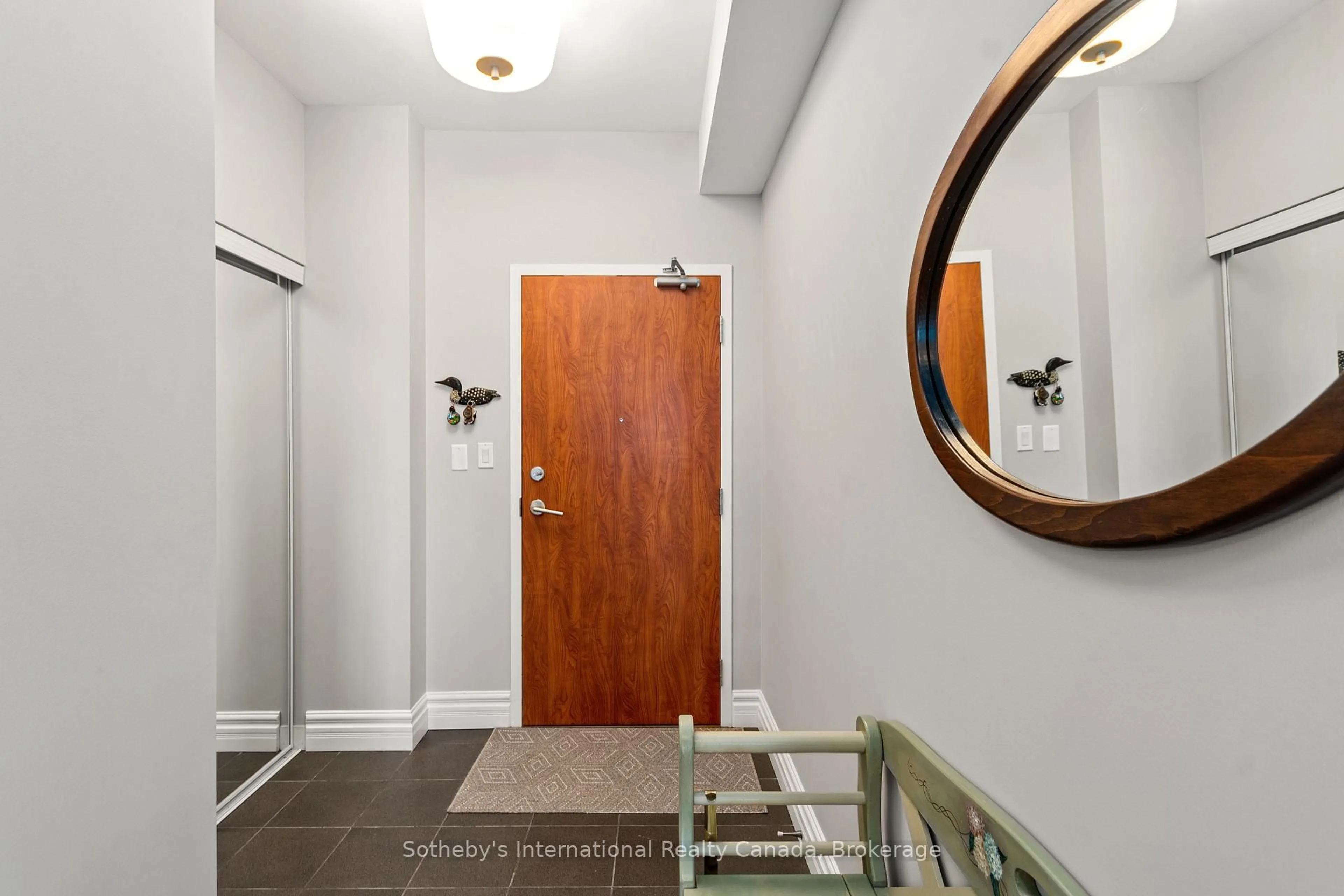 Indoor entryway for 699 Aberdeen Blvd #507, Midland Ontario L4R 5P2