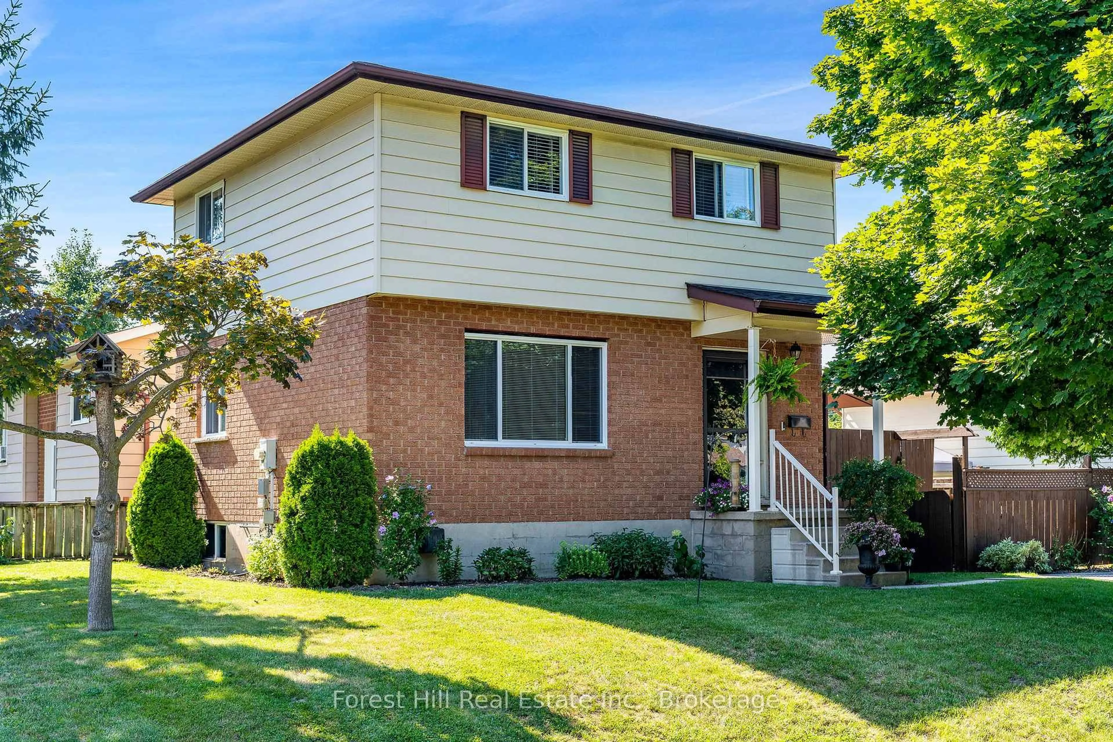 Home with brick exterior material, street for 10 Leslie Dr, Collingwood Ontario L9Y 4P2