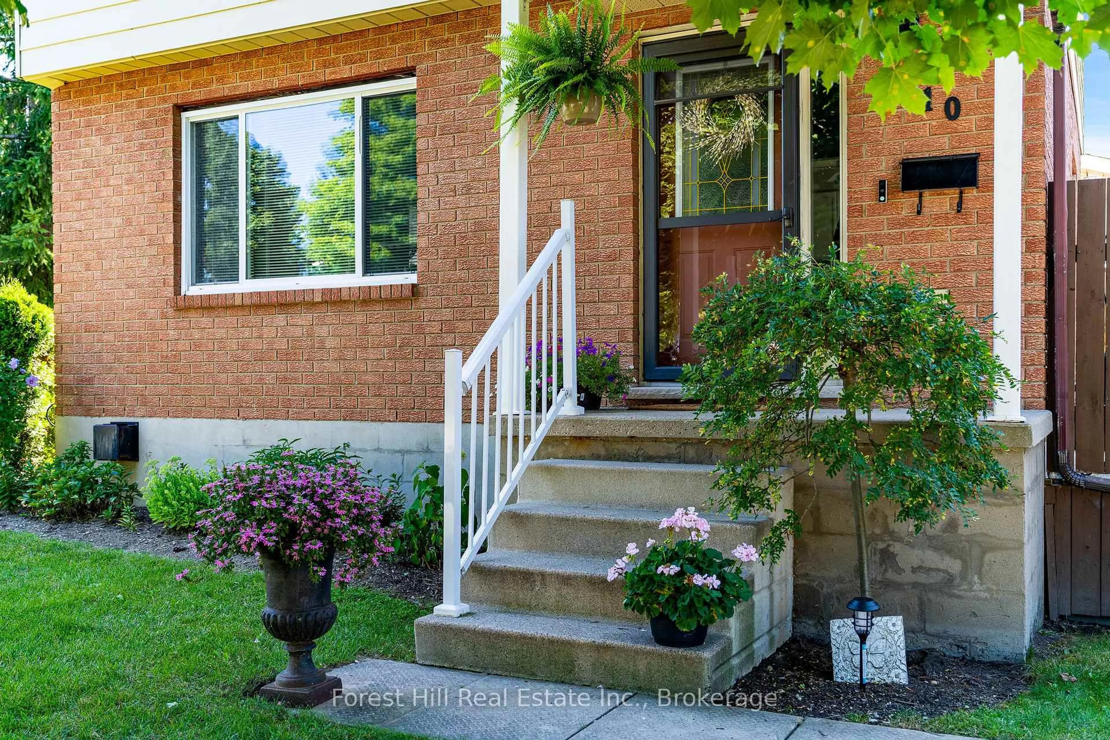 Home with brick exterior material, street for 10 Leslie Dr, Collingwood Ontario L9Y 4P2