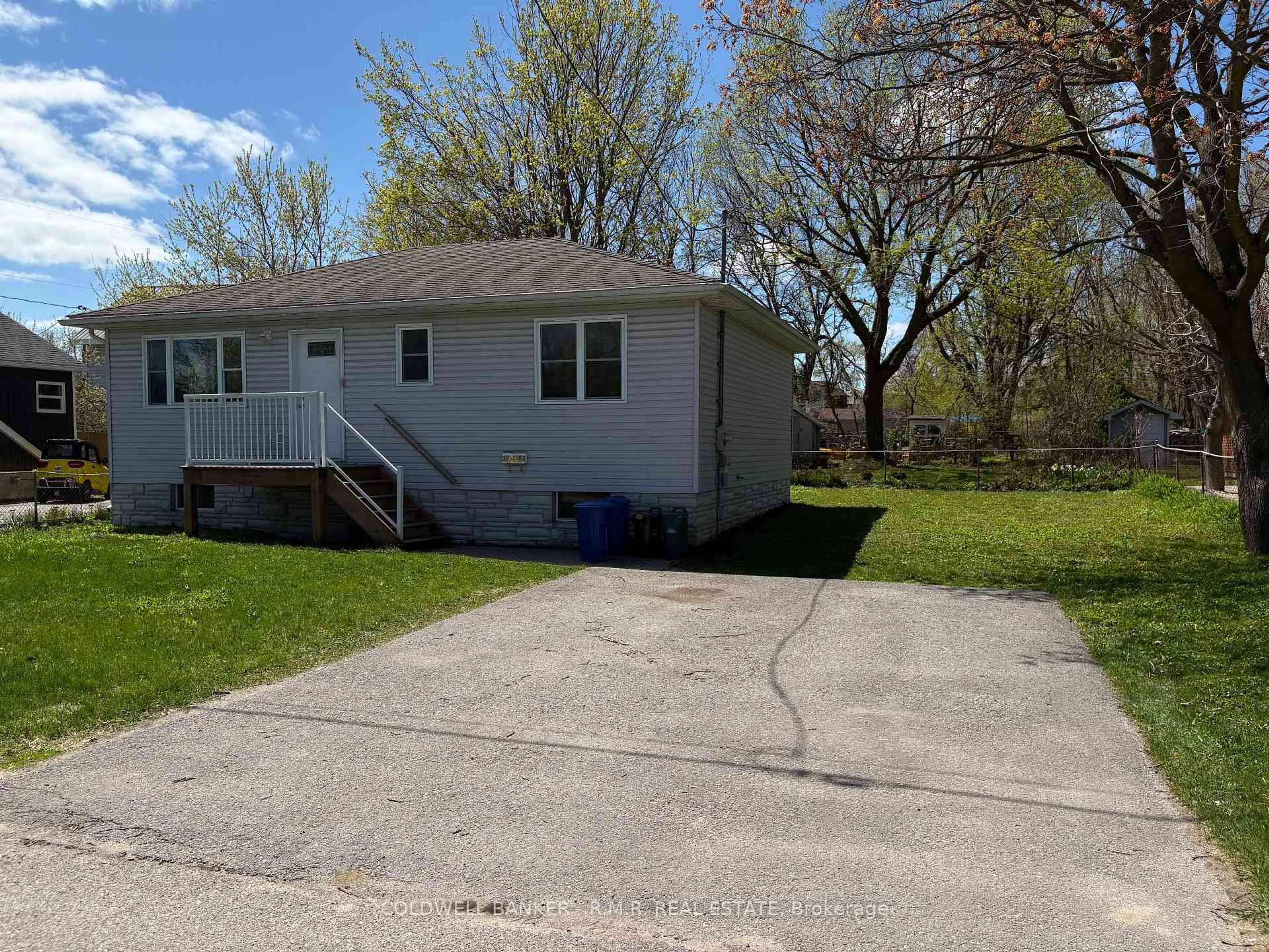 Unknown for 33 Douglas St, Orillia Ontario L3V 5Y4