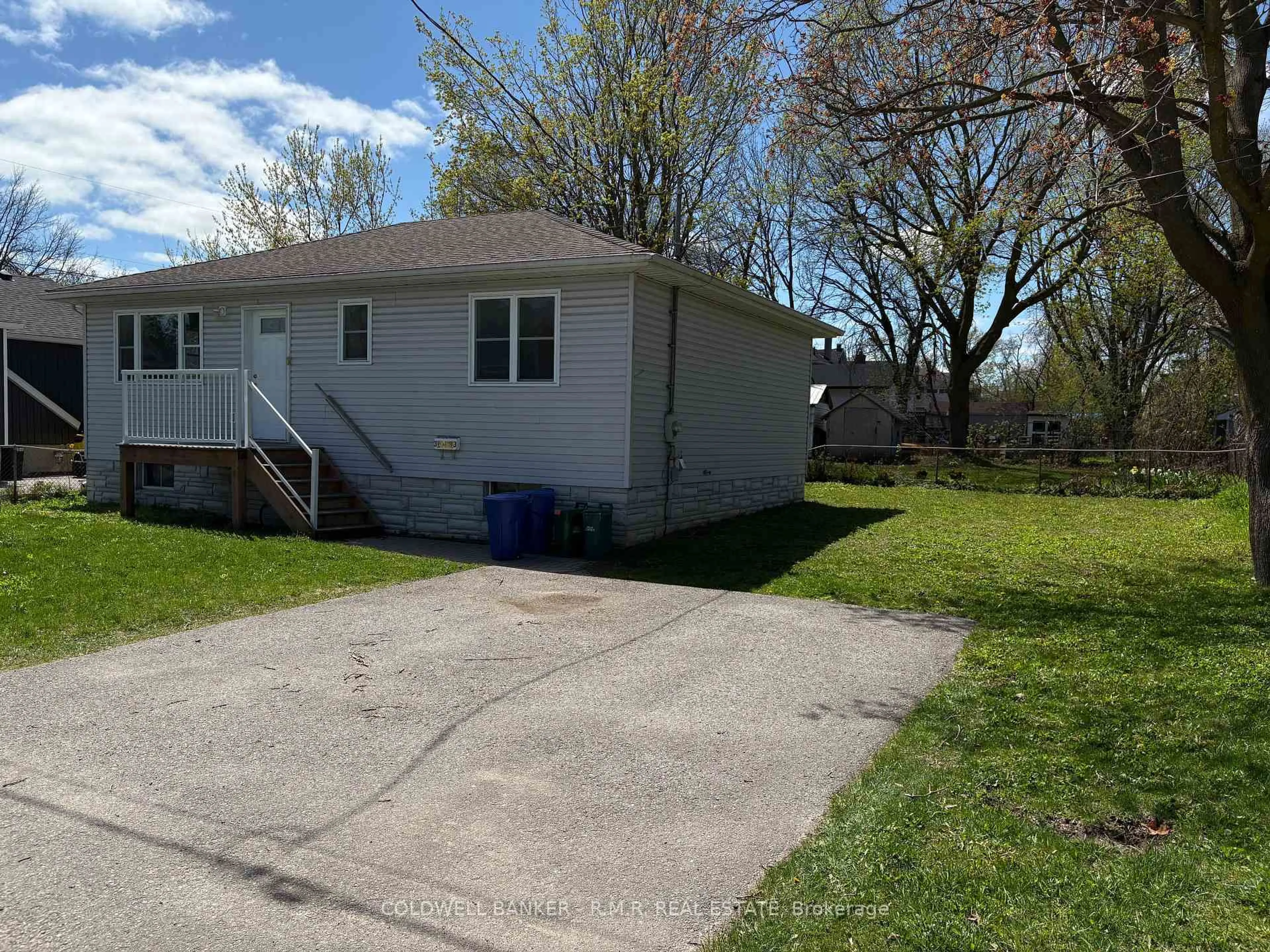 Unknown for 33 Douglas St, Orillia Ontario L3V 5Y4