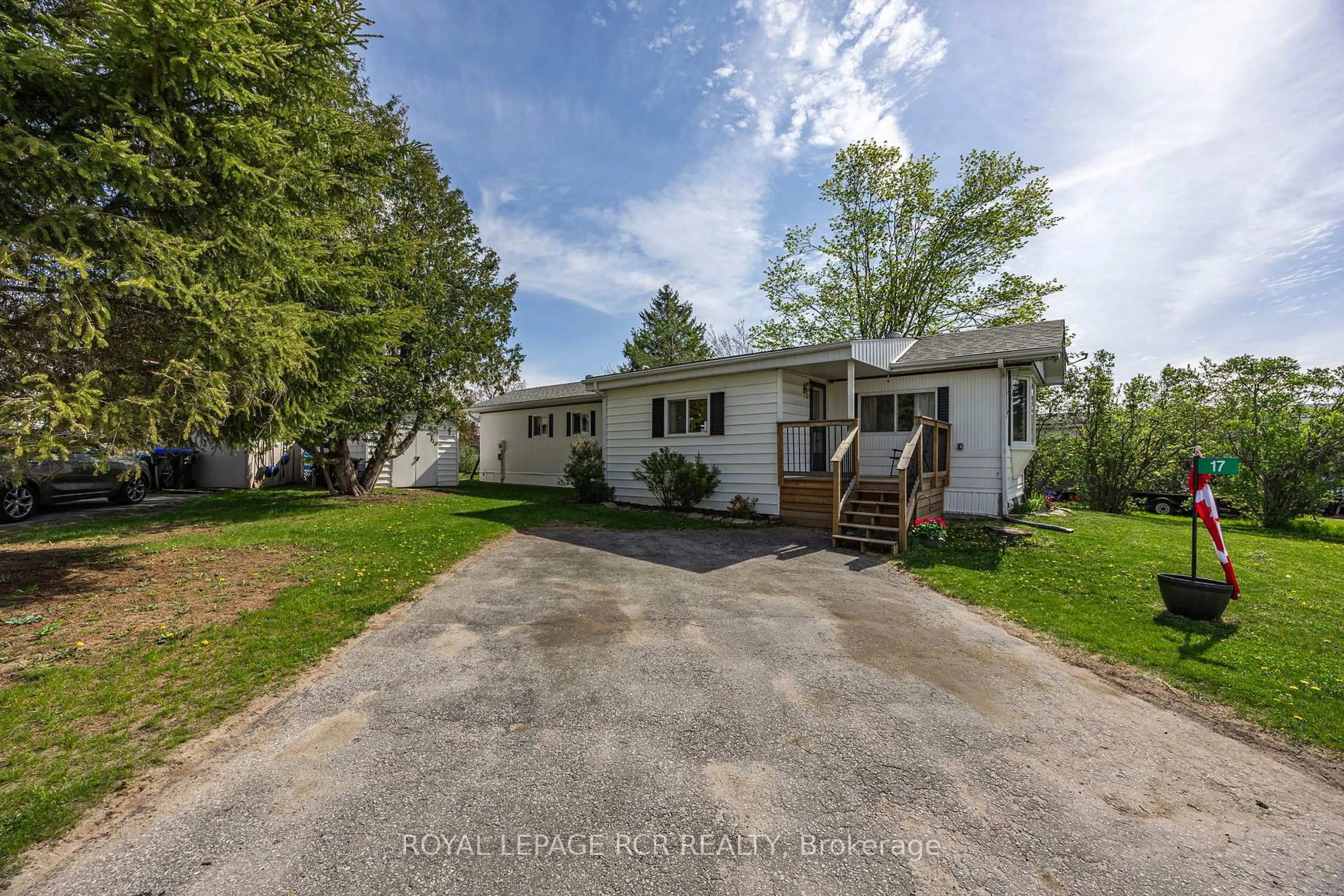 A pic from outside/outdoor area/front of a property/back of a property/a pic from drone, street for 17 Balantrae Dr, Oro-Medonte Ontario L3V 0P9