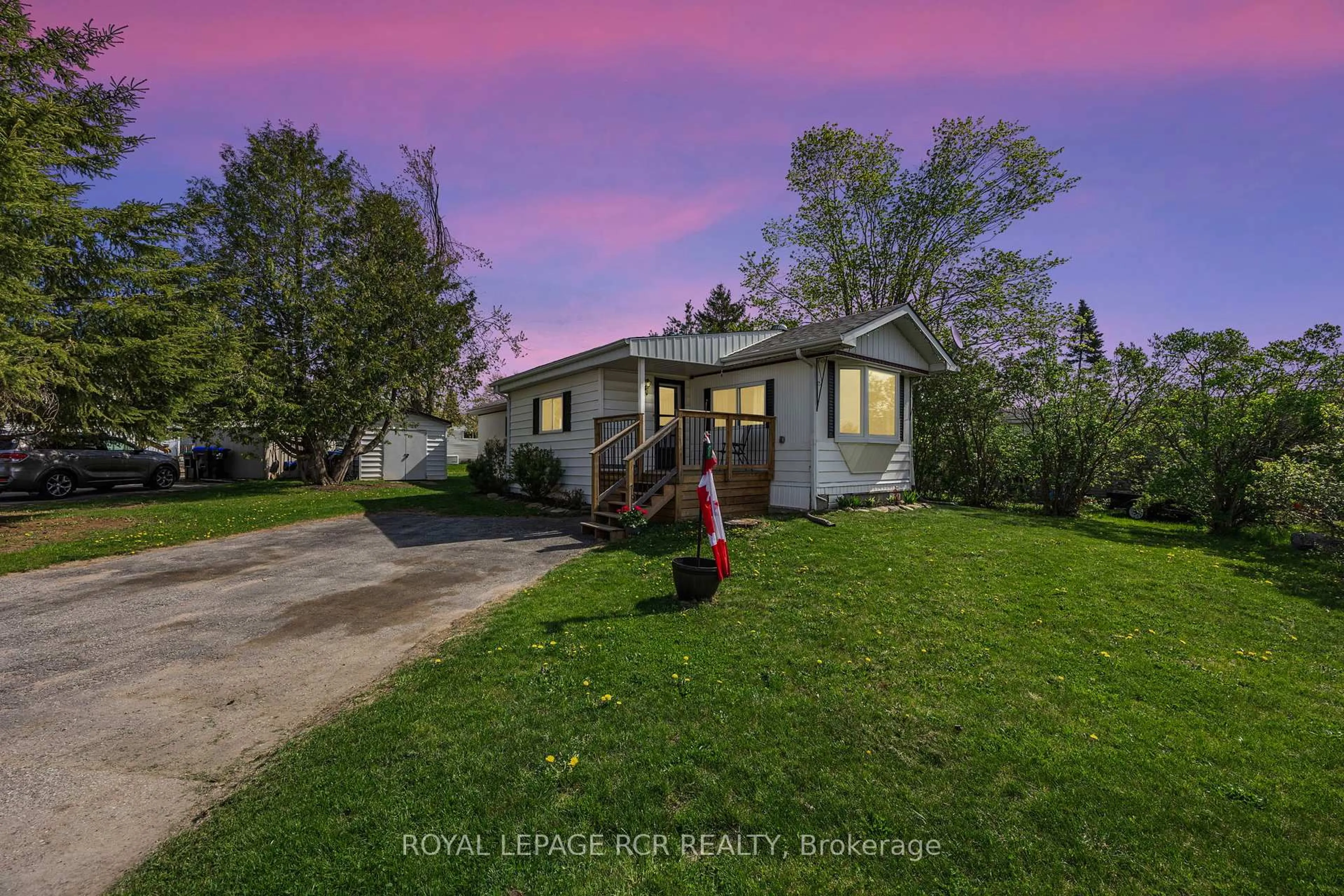 A pic from outside/outdoor area/front of a property/back of a property/a pic from drone, street for 17 Balantrae Dr, Oro-Medonte Ontario L3V 0P9
