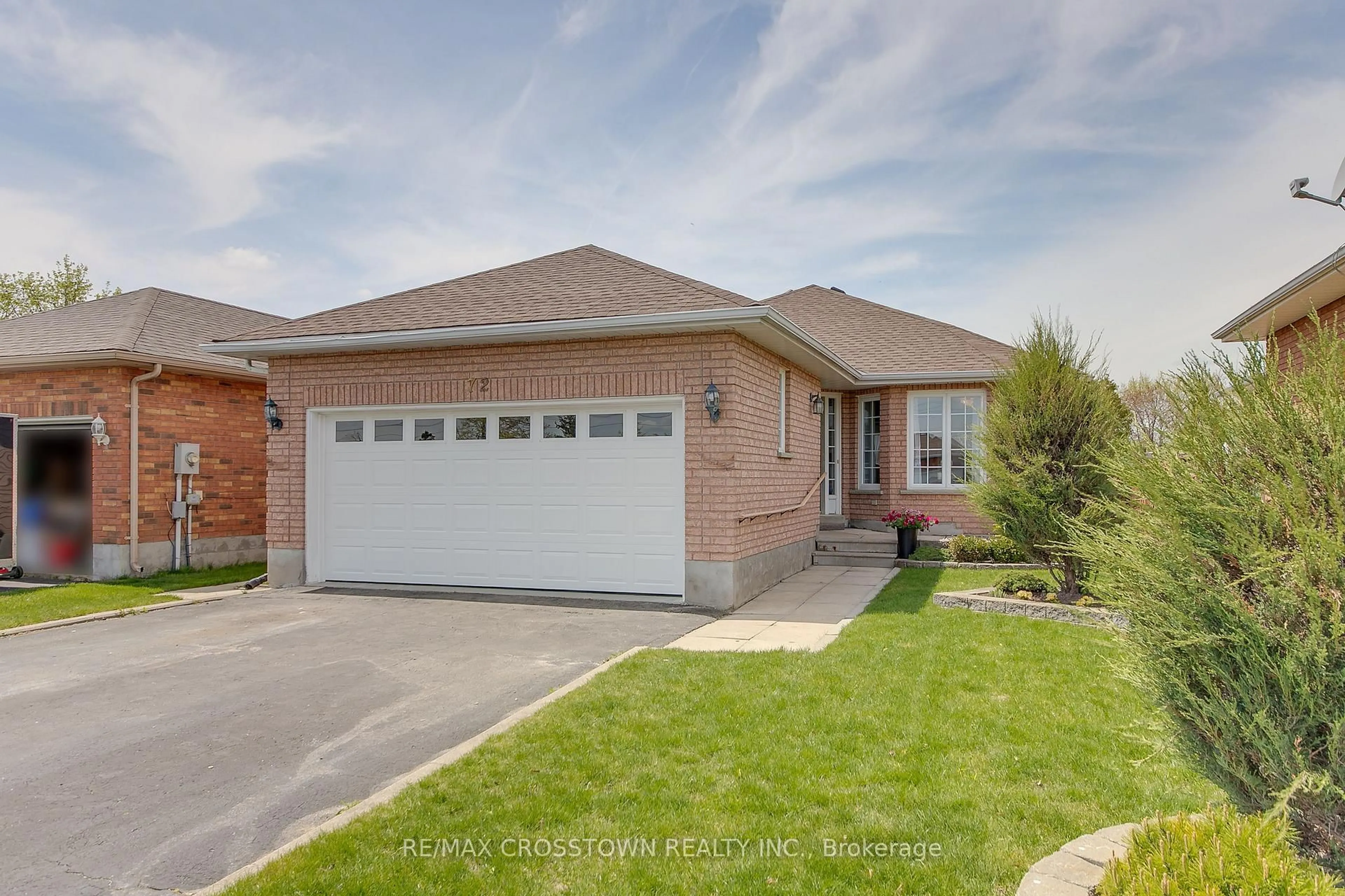 Home with brick exterior material, street for 72 Buchanan St, Barrie Ontario L4M 6B7