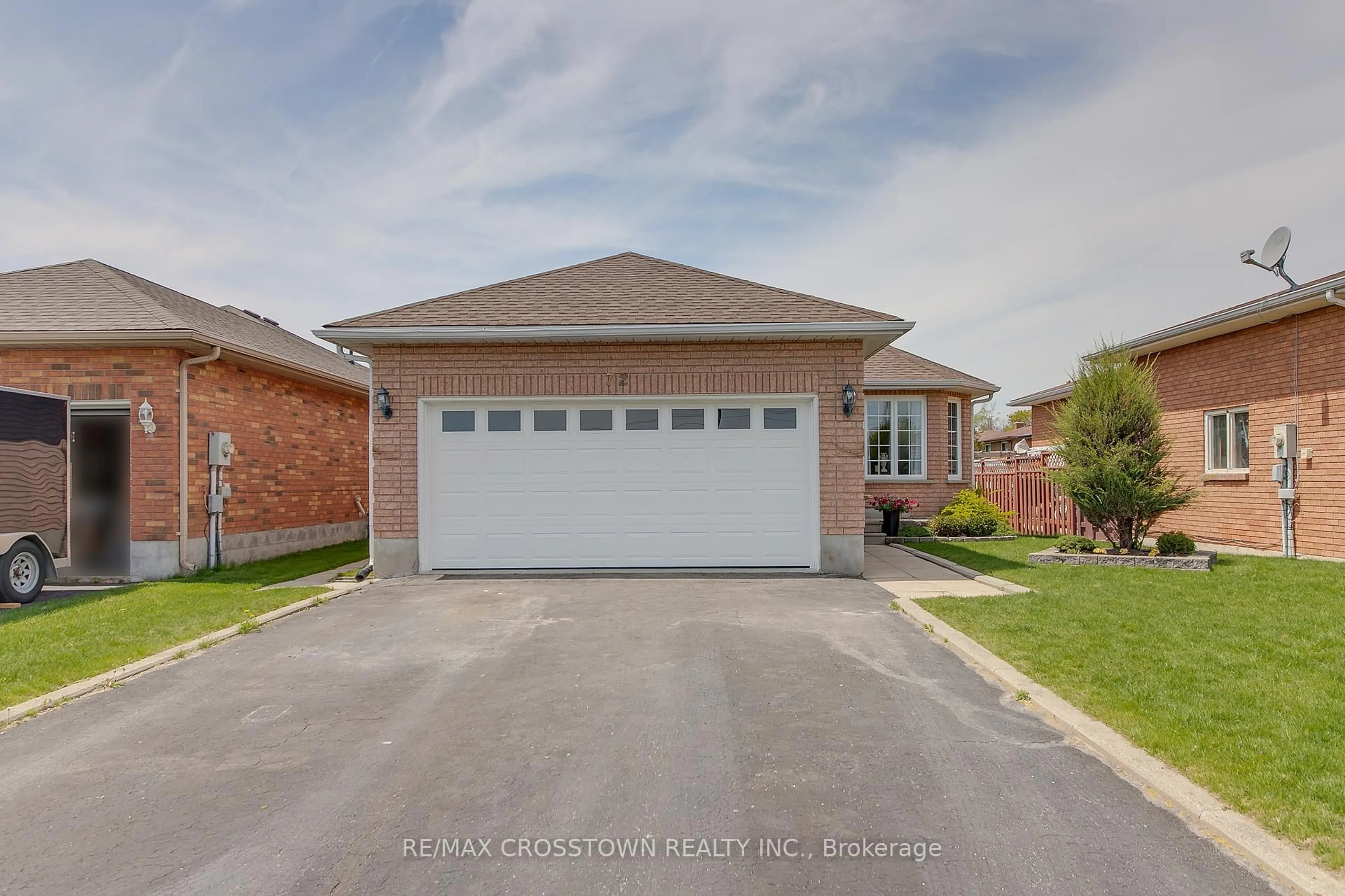 Home with brick exterior material, street for 72 Buchanan St, Barrie Ontario L4M 6B7