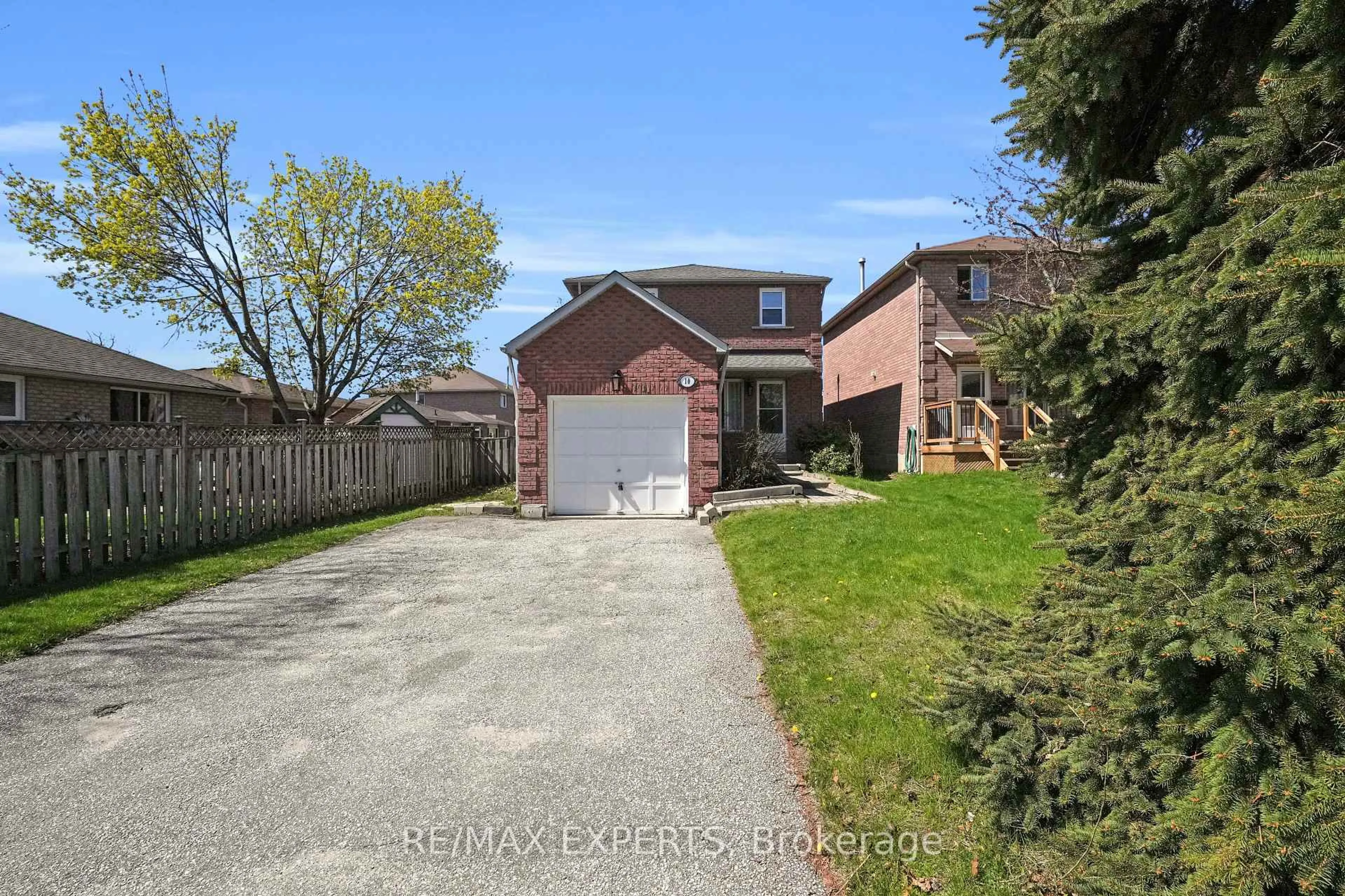 A pic from outside/outdoor area/front of a property/back of a property/a pic from drone, street for 10 Wallace Dr, Barrie Ontario L4N 7E2