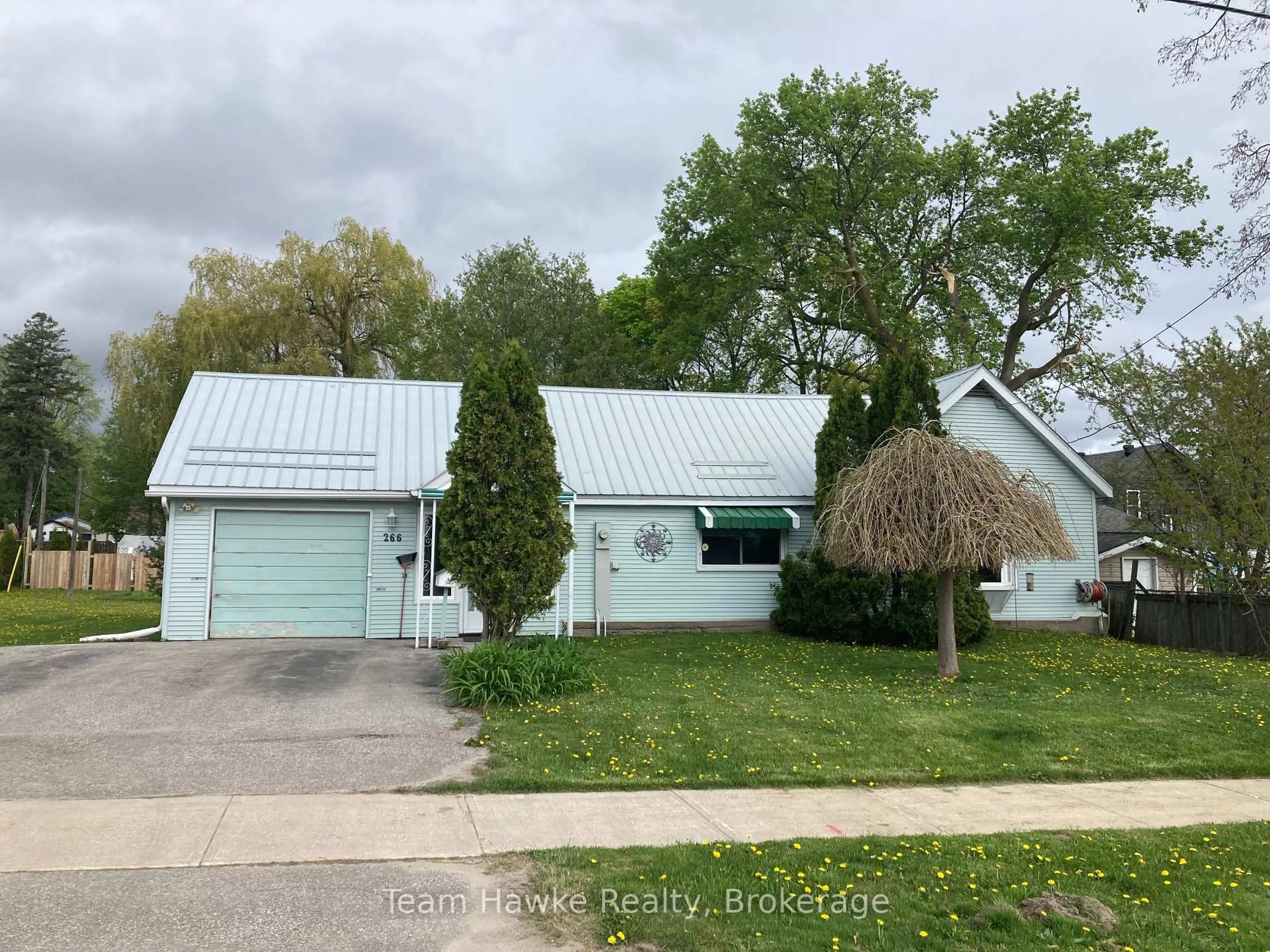 Home with vinyl exterior material, street for 266 Barnett Ave, Midland Ontario L4R 1N4