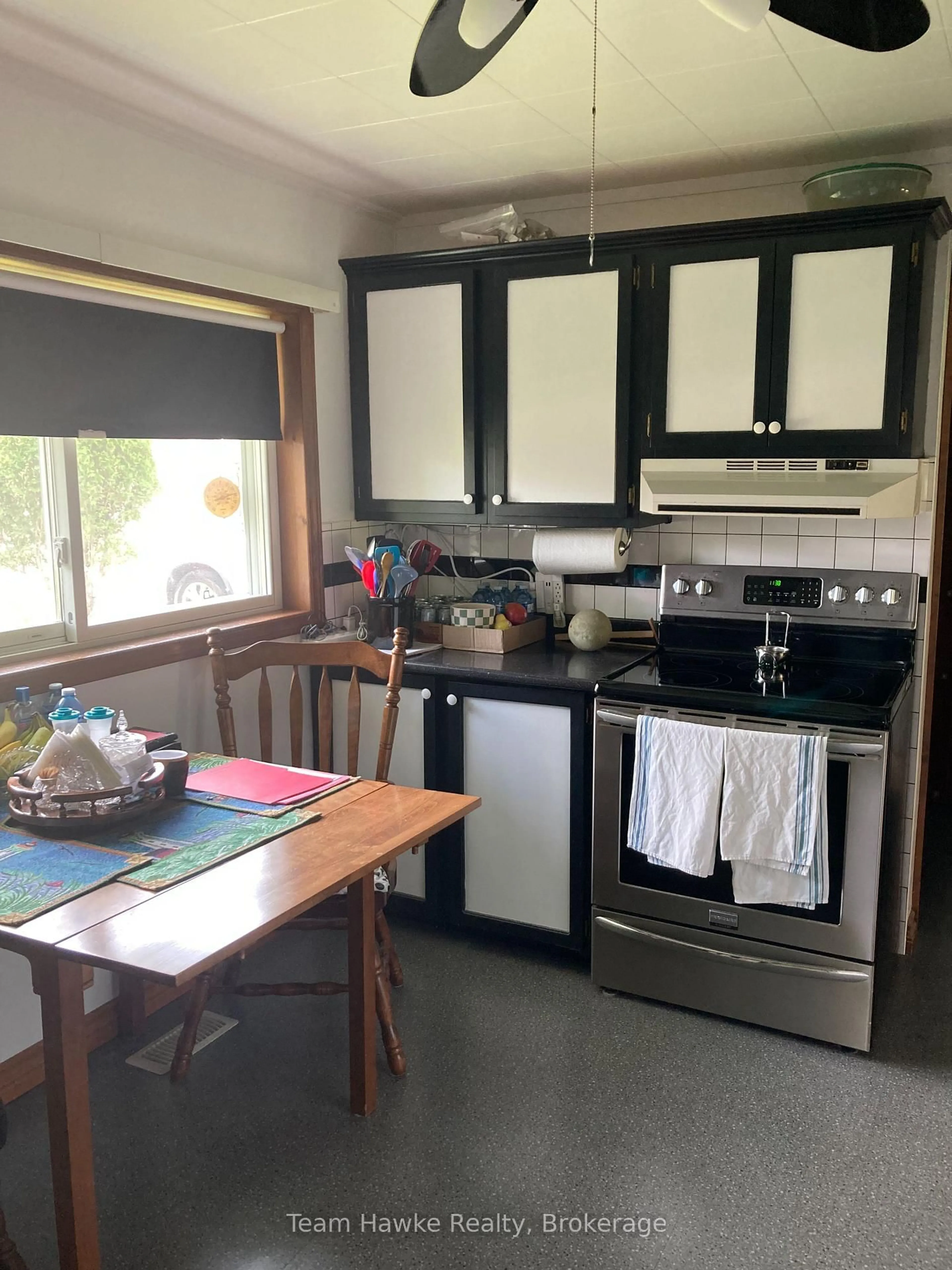 Standard kitchen, unknown for 266 Barnett Ave, Midland Ontario L4R 1N4