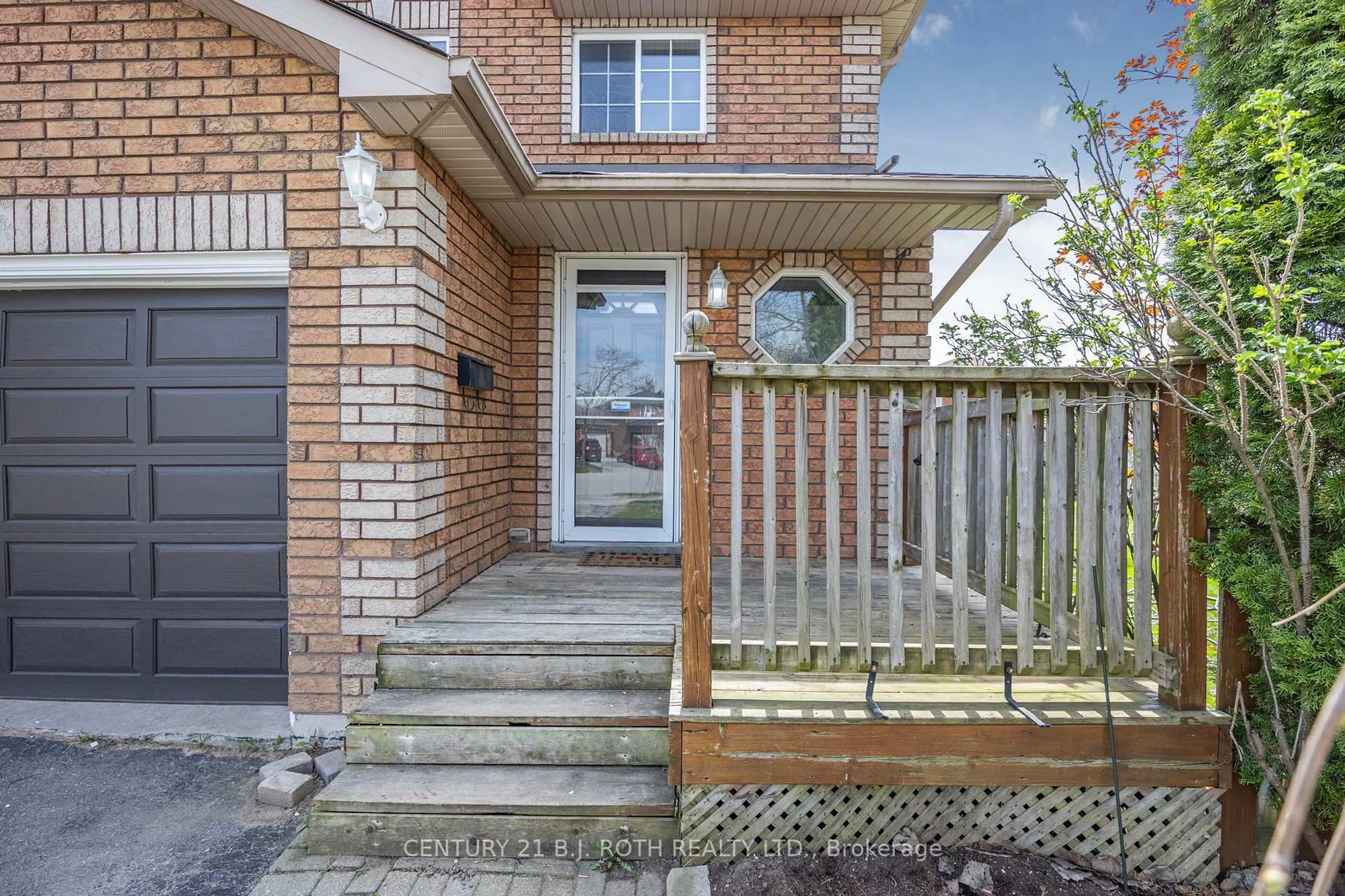 Home with brick exterior material, street for 23 Clute Cres, Barrie Ontario L4N 8S5