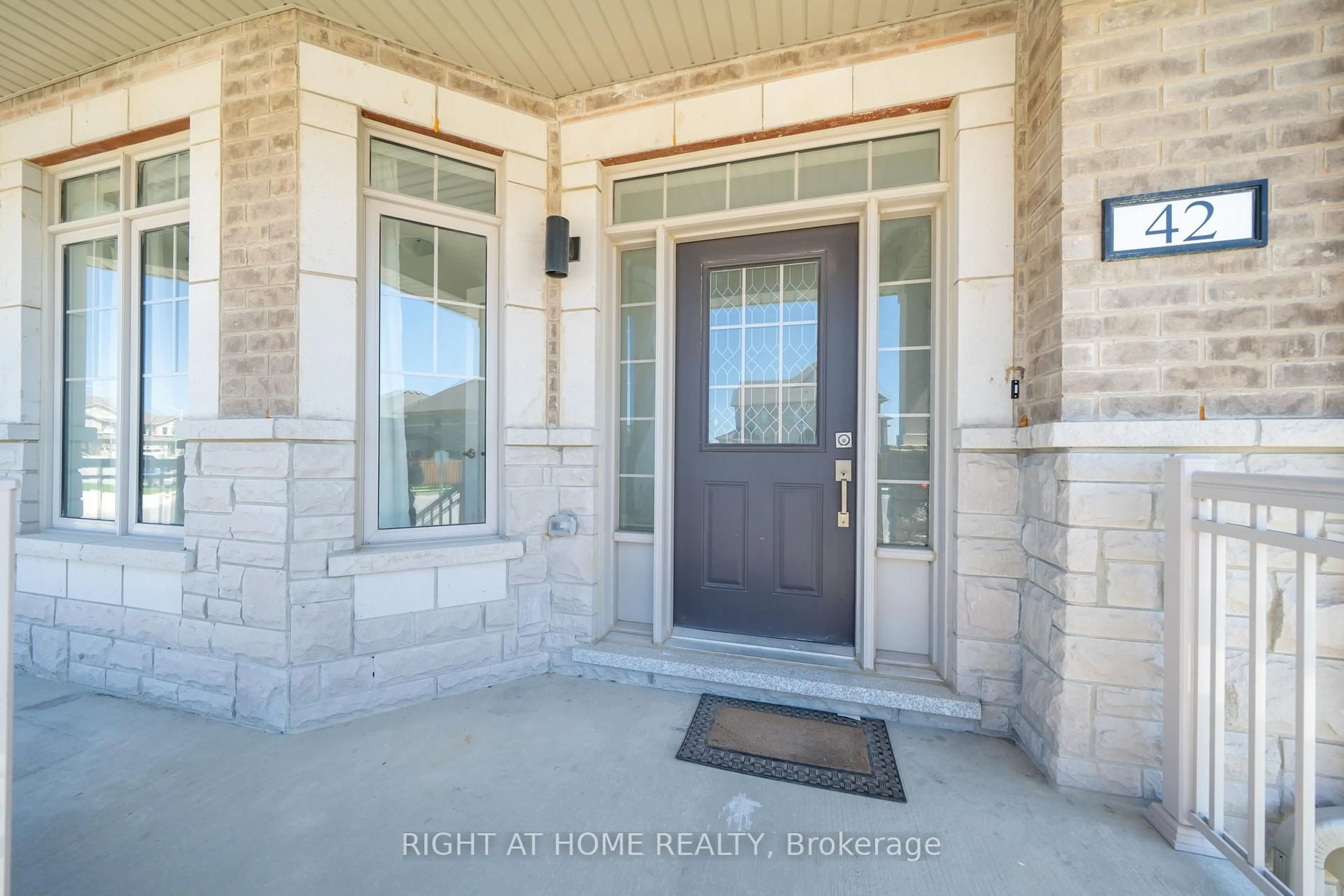 Indoor entryway for 42 CopperHill Hts, Barrie Ontario L9J 0K6