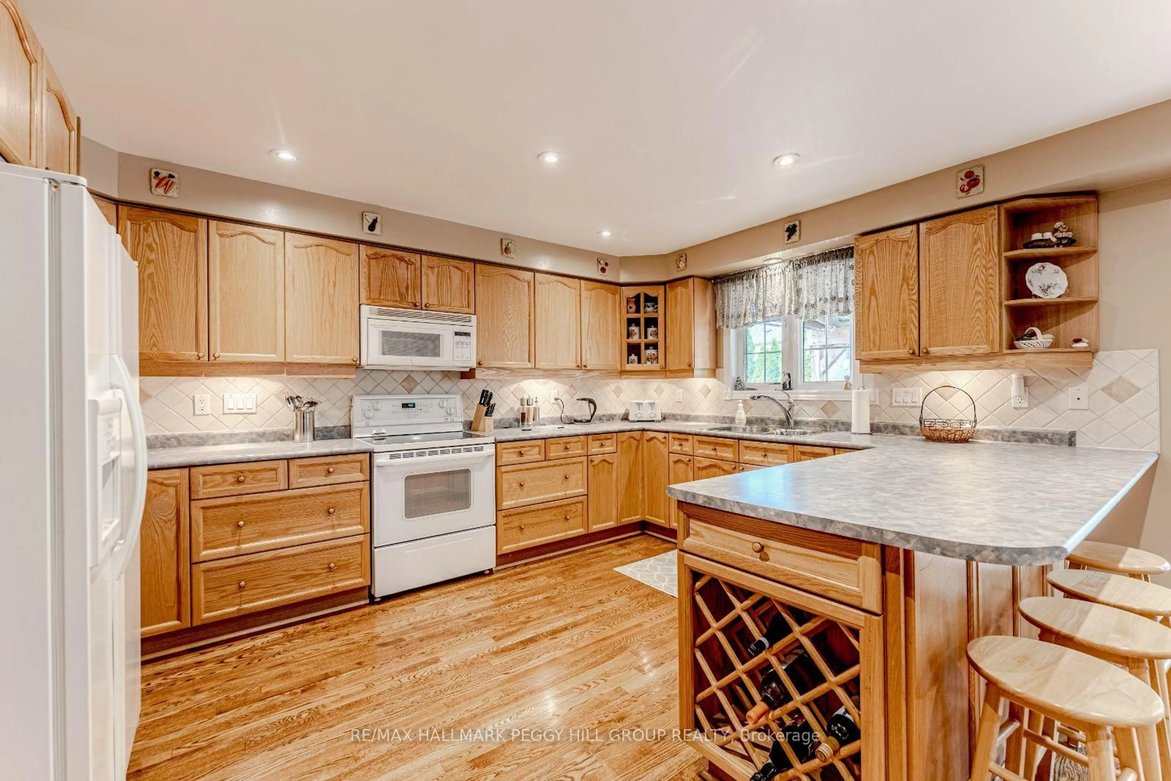 Open concept kitchen, unknown for 64 Summerset Dr, Barrie Ontario L4N 0B1