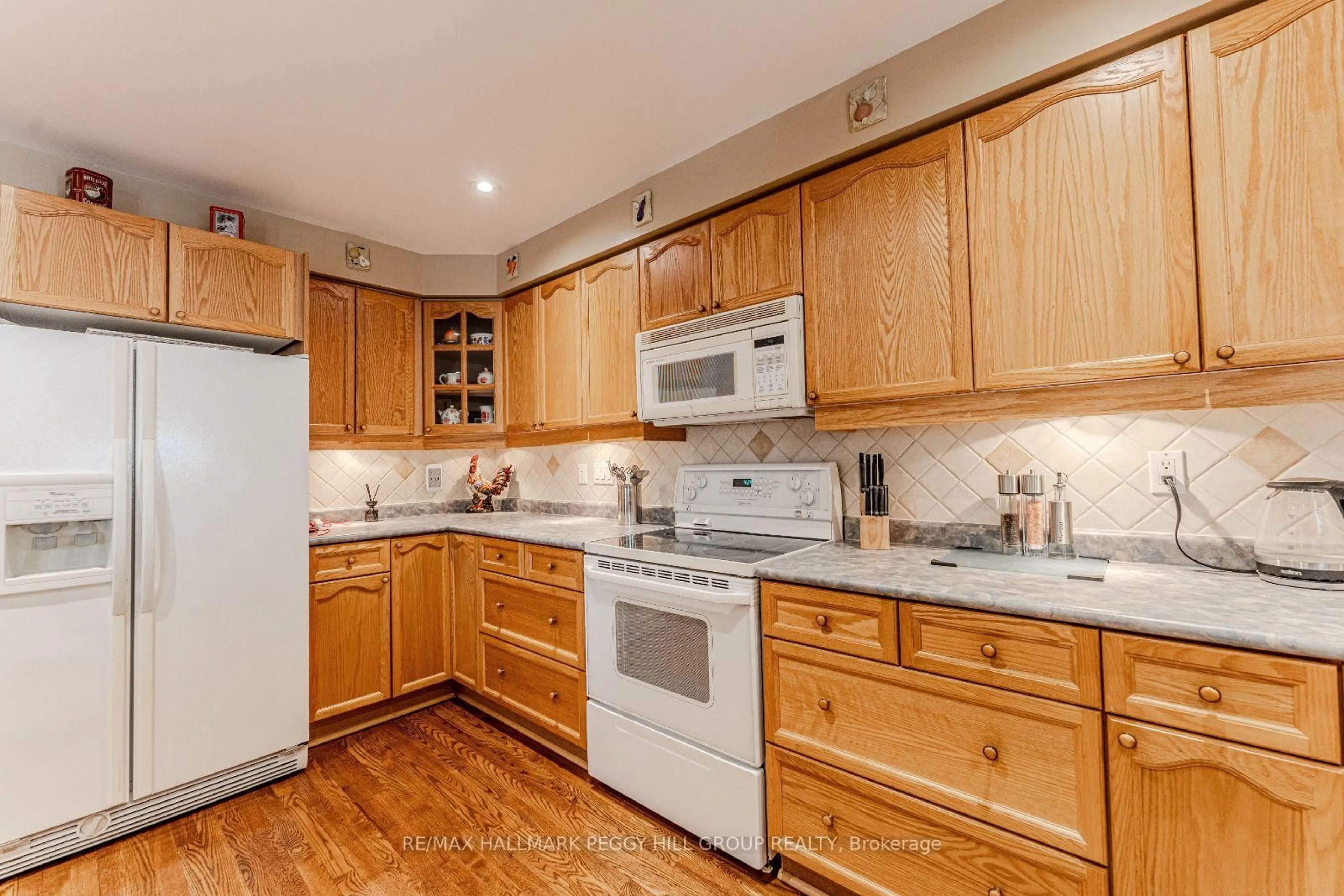 Standard kitchen, unknown for 64 Summerset Dr, Barrie Ontario L4N 0B1