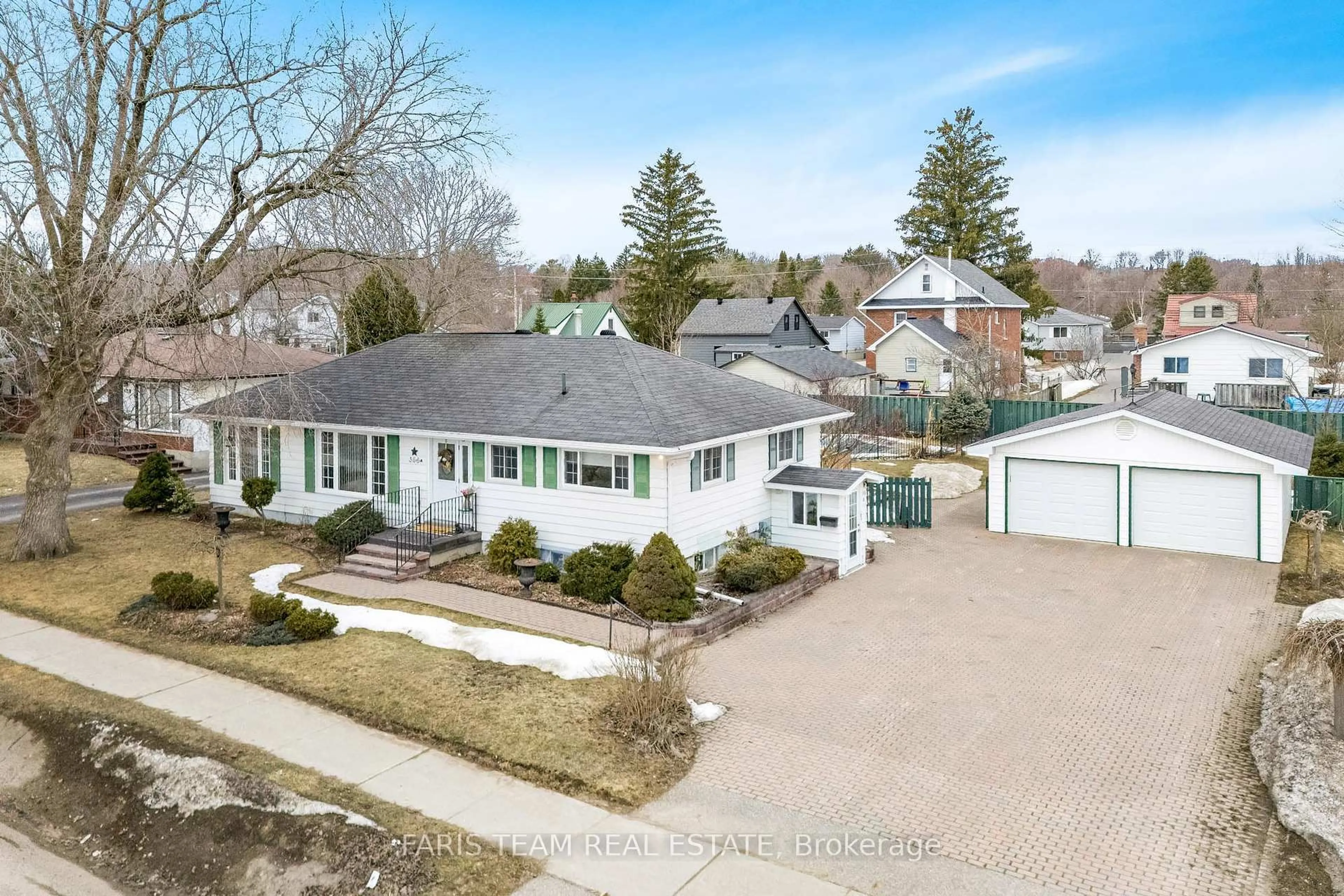 A pic from outside/outdoor area/front of a property/back of a property/a pic from drone, street for 366 Mississaga St, Orillia Ontario L3V 3C3