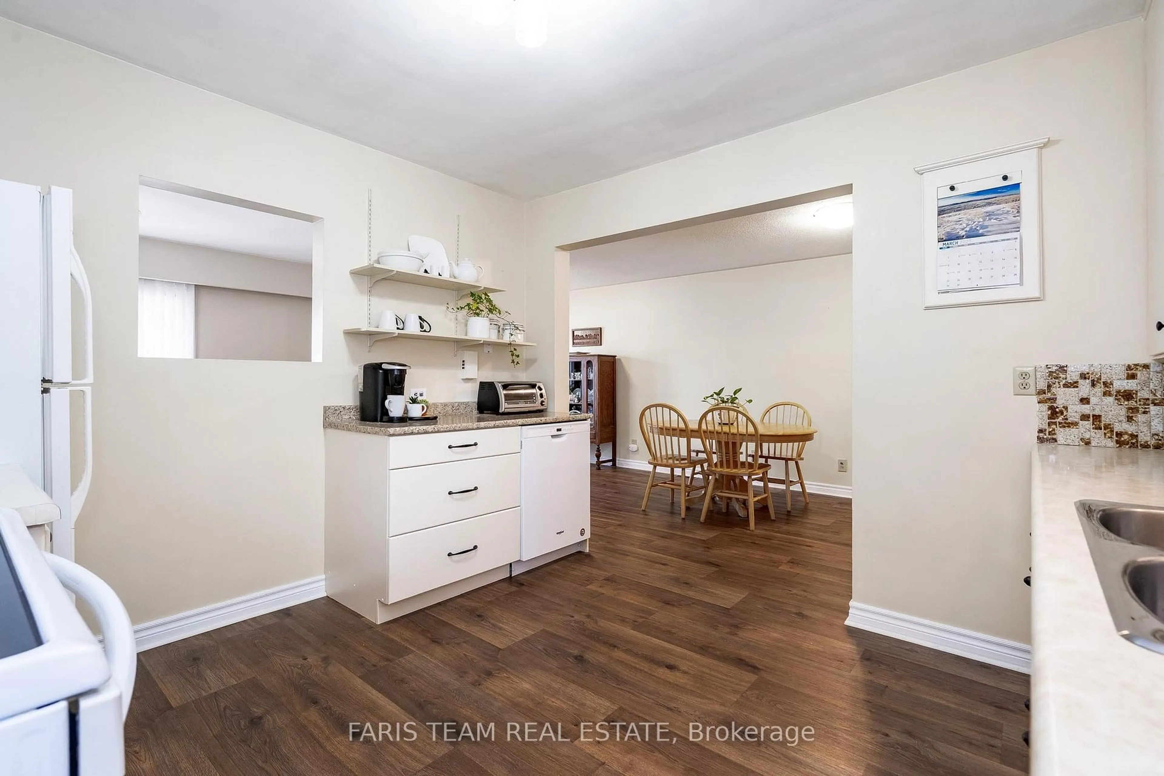 Standard kitchen, wood/laminate floor for 366 Mississaga St, Orillia Ontario L3V 3C3