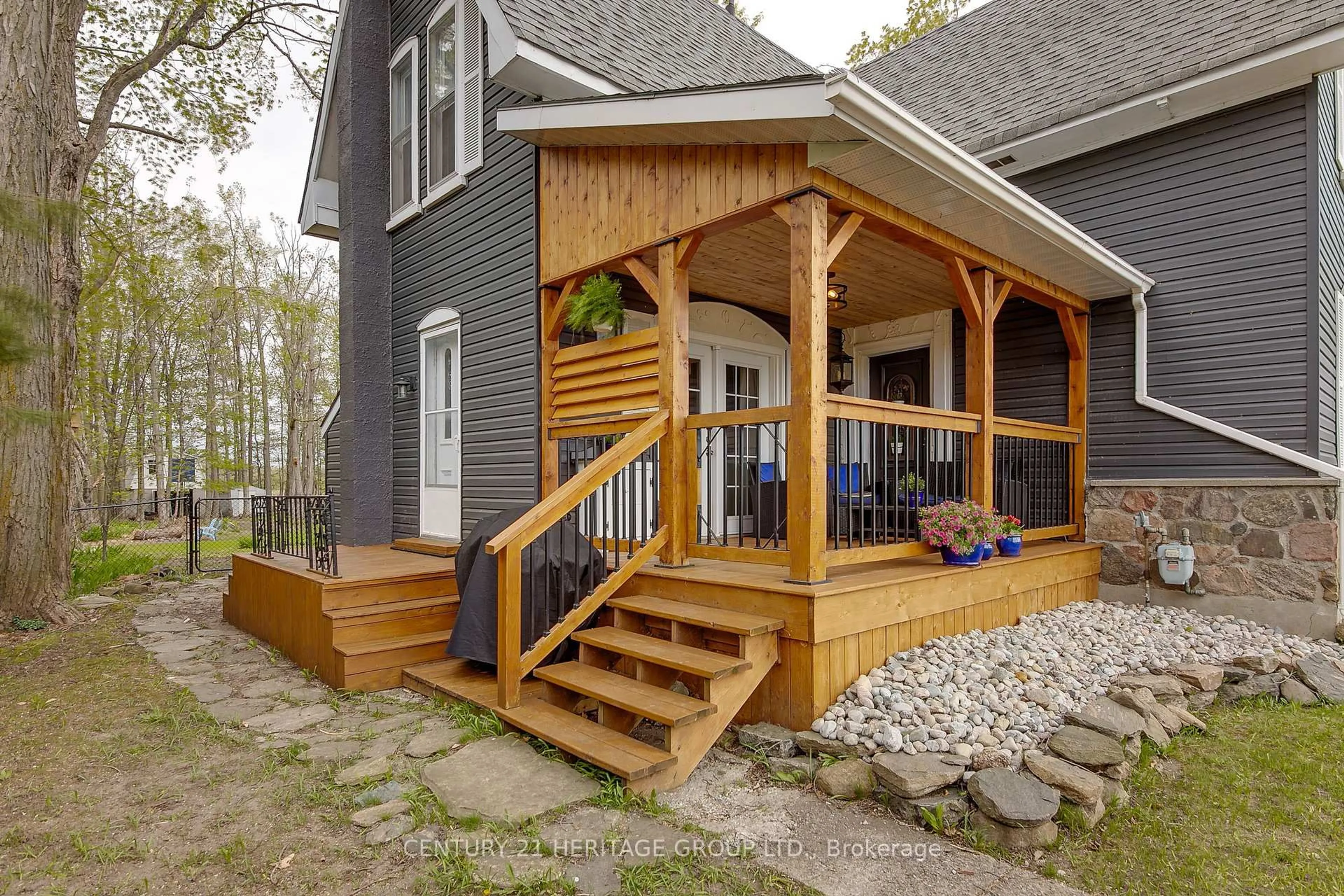 Patio, unknown for 1672 Ridge Rd, Oro-Medonte Ontario L0L 1T0