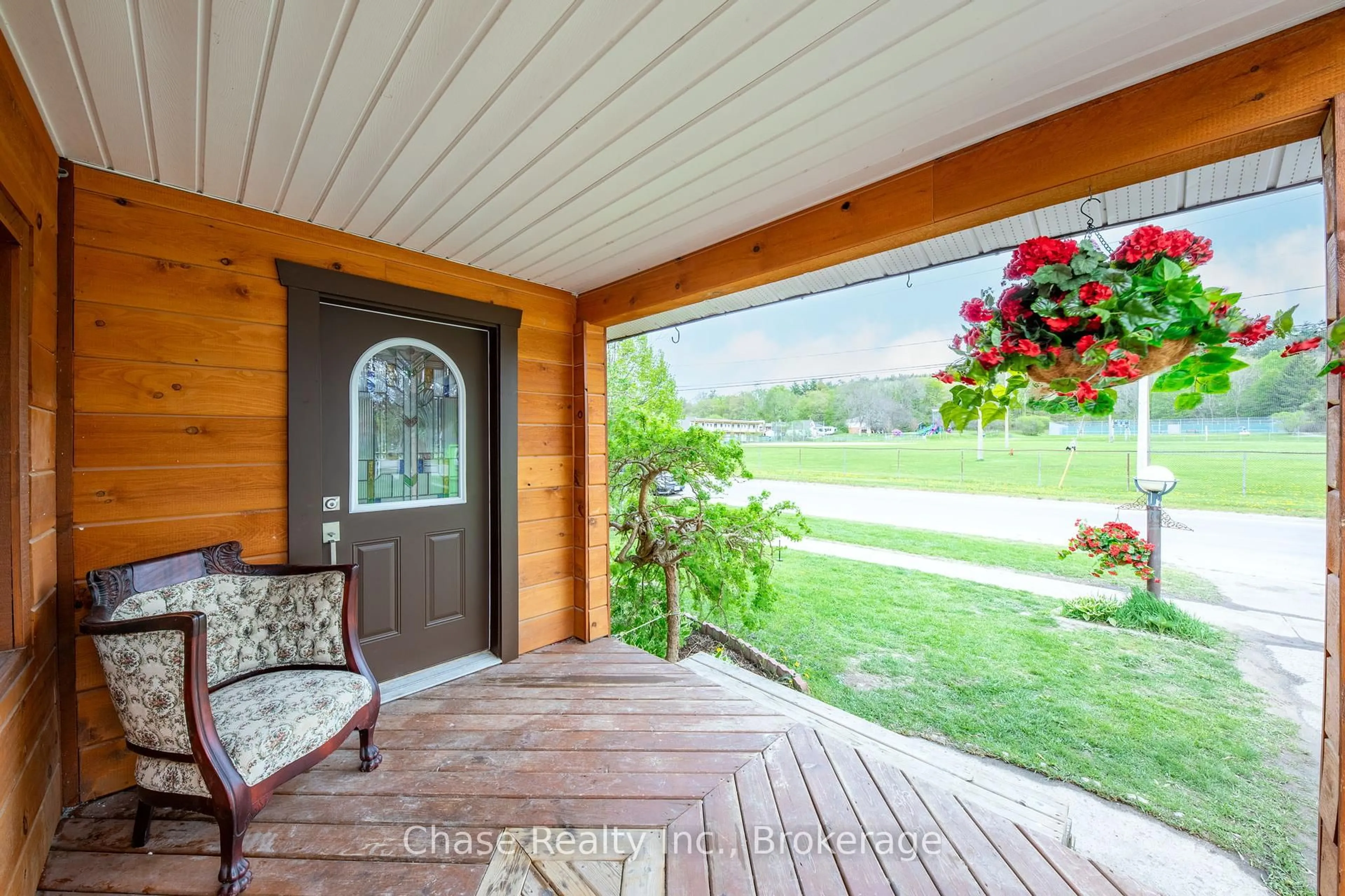Indoor entryway for 68 Fox St, Penetanguishene Ontario L9M 1C6