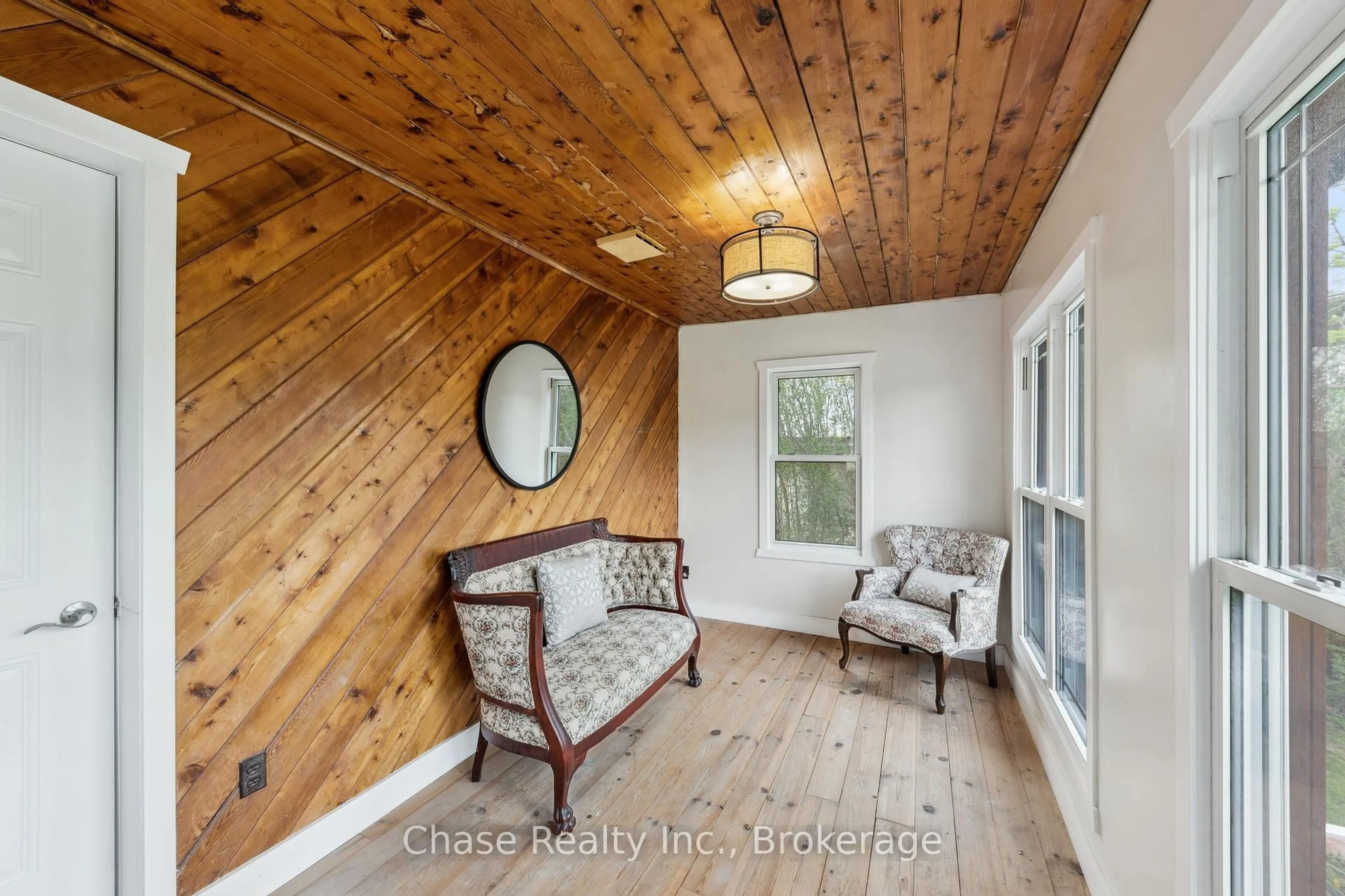 Indoor entryway for 68 Fox St, Penetanguishene Ontario L9M 1C6