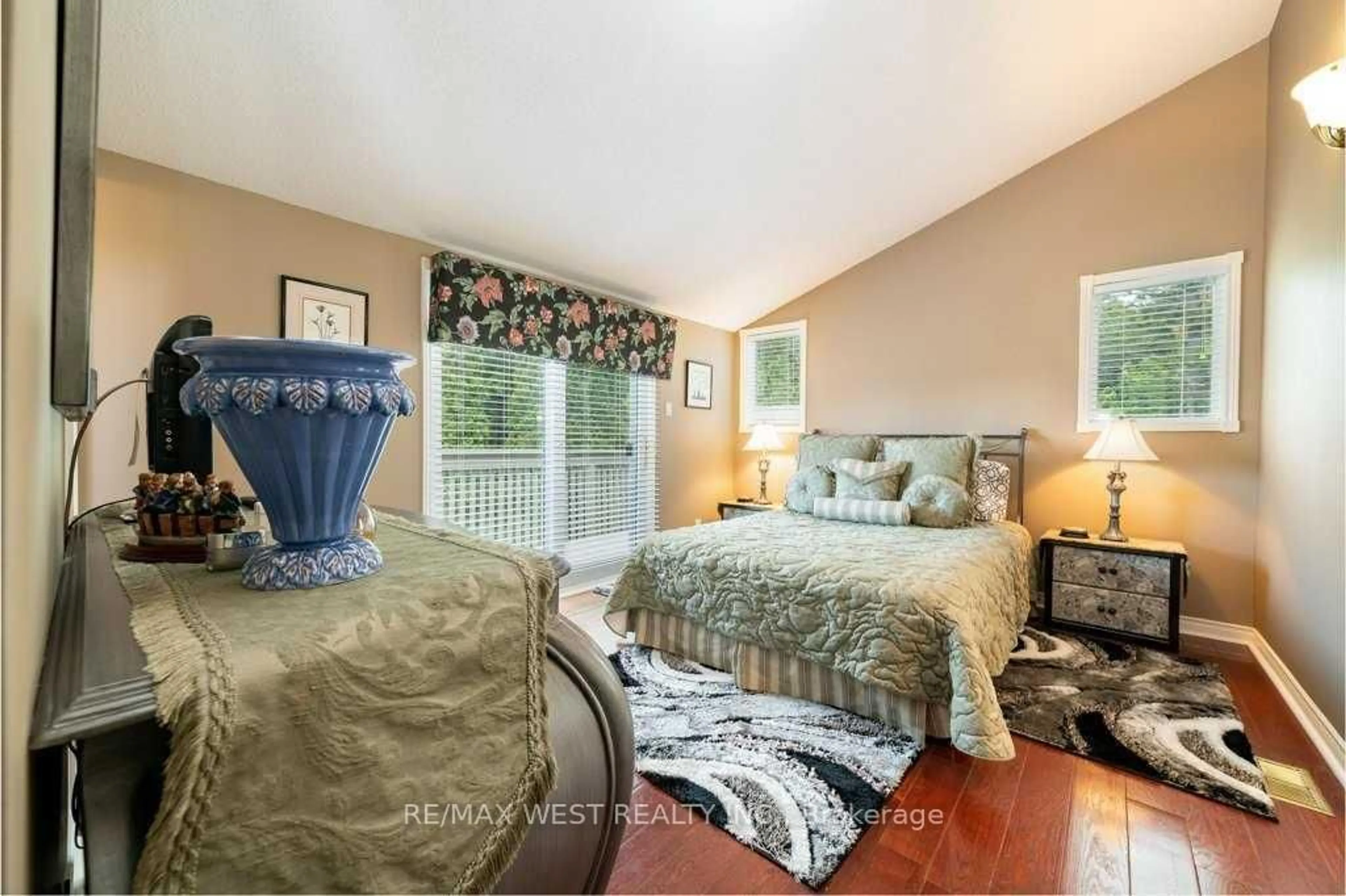 Bedroom with bed, unknown for 29 Milton St, Tiny Ontario L0L 2T0
