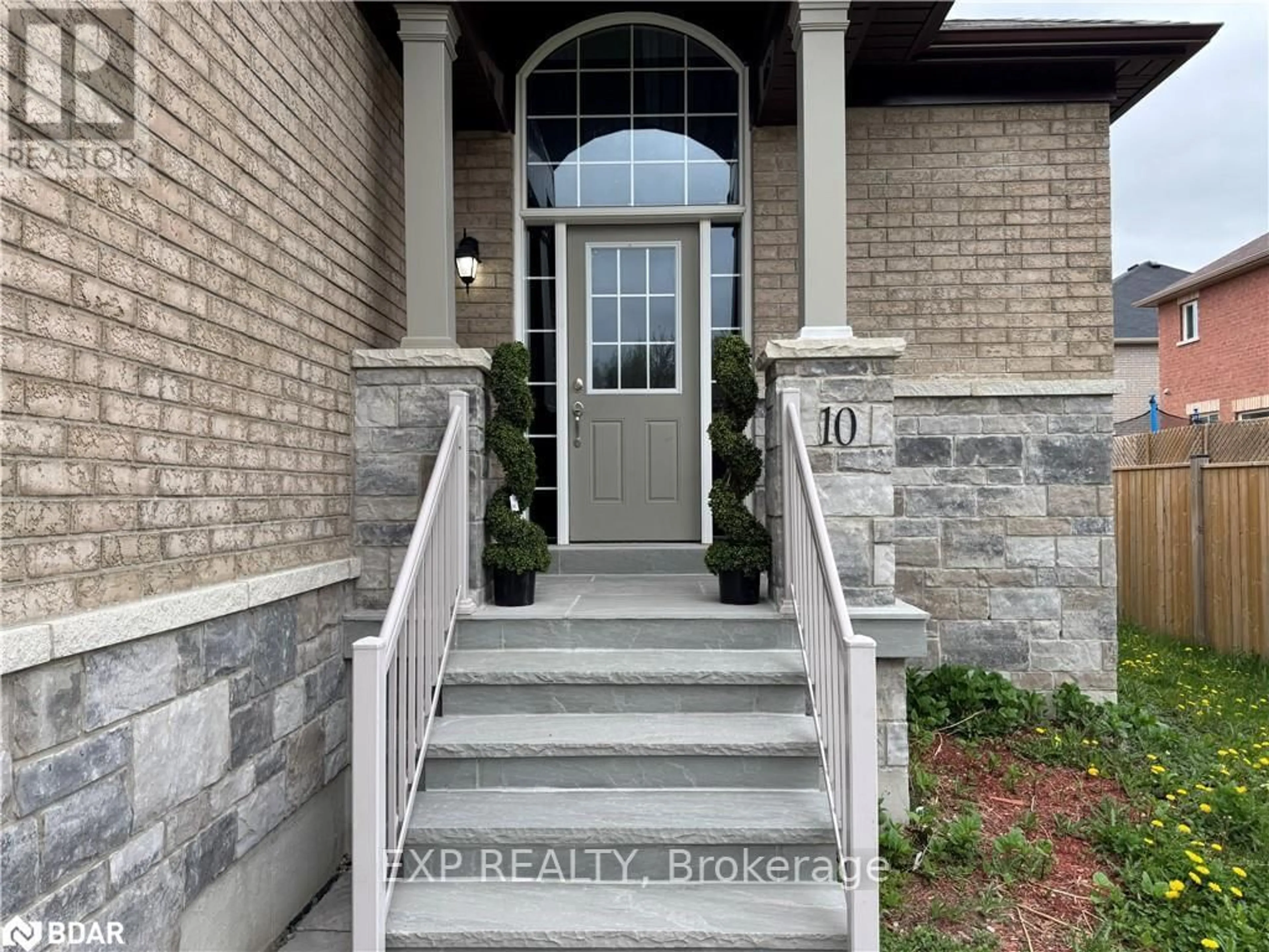 Indoor entryway for 10 Falvo St, Wasaga Beach Ontario L9Z 0G8