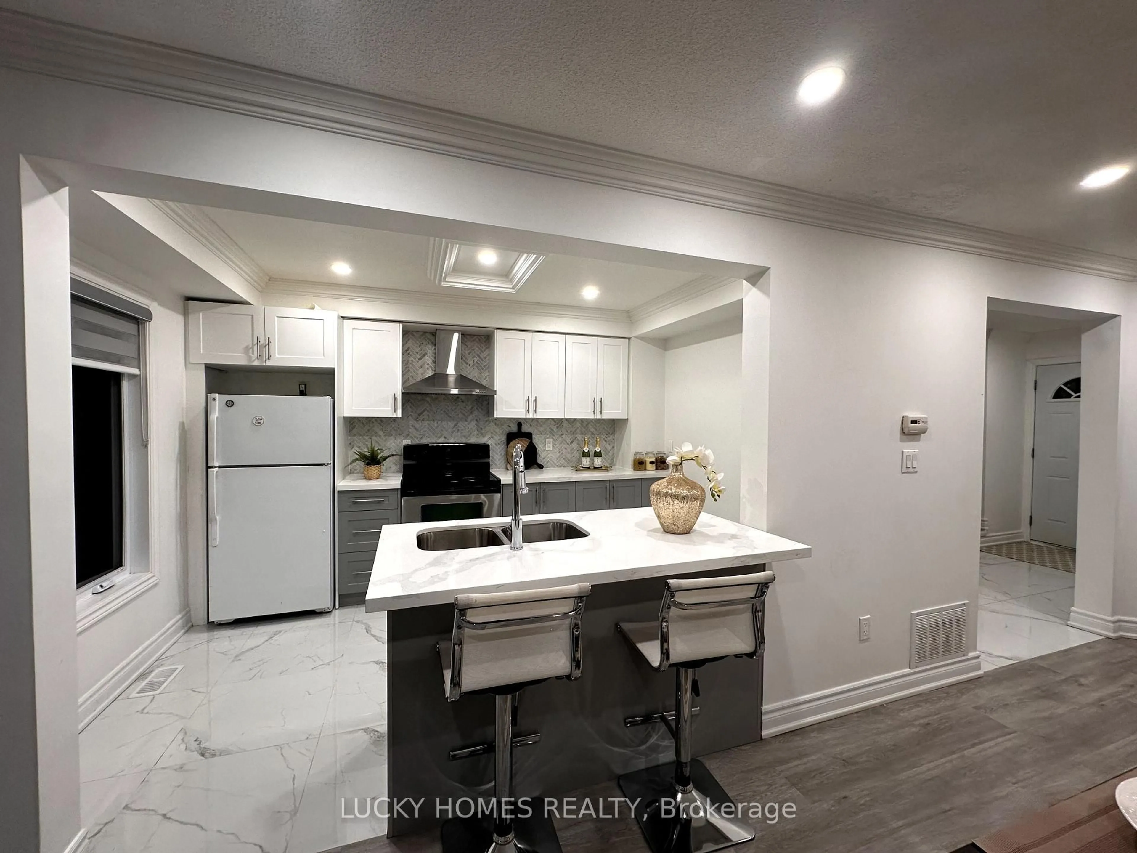 Open concept kitchen, unknown for 39 Laidlaw Dr, Barrie Ontario L4N 7S2