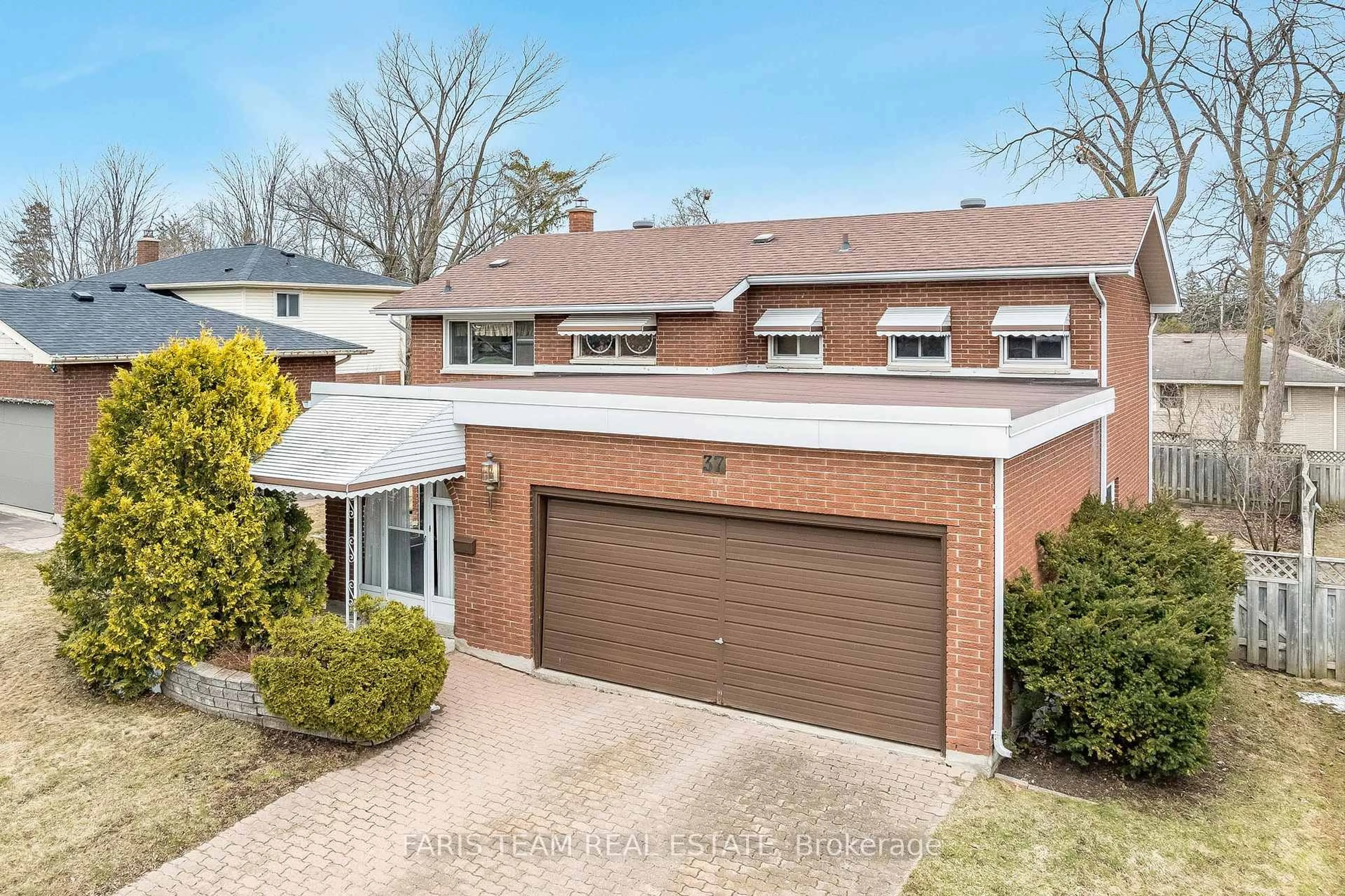 Home with brick exterior material, street for 37 Varden Ave, Barrie Ontario L4M 4P2