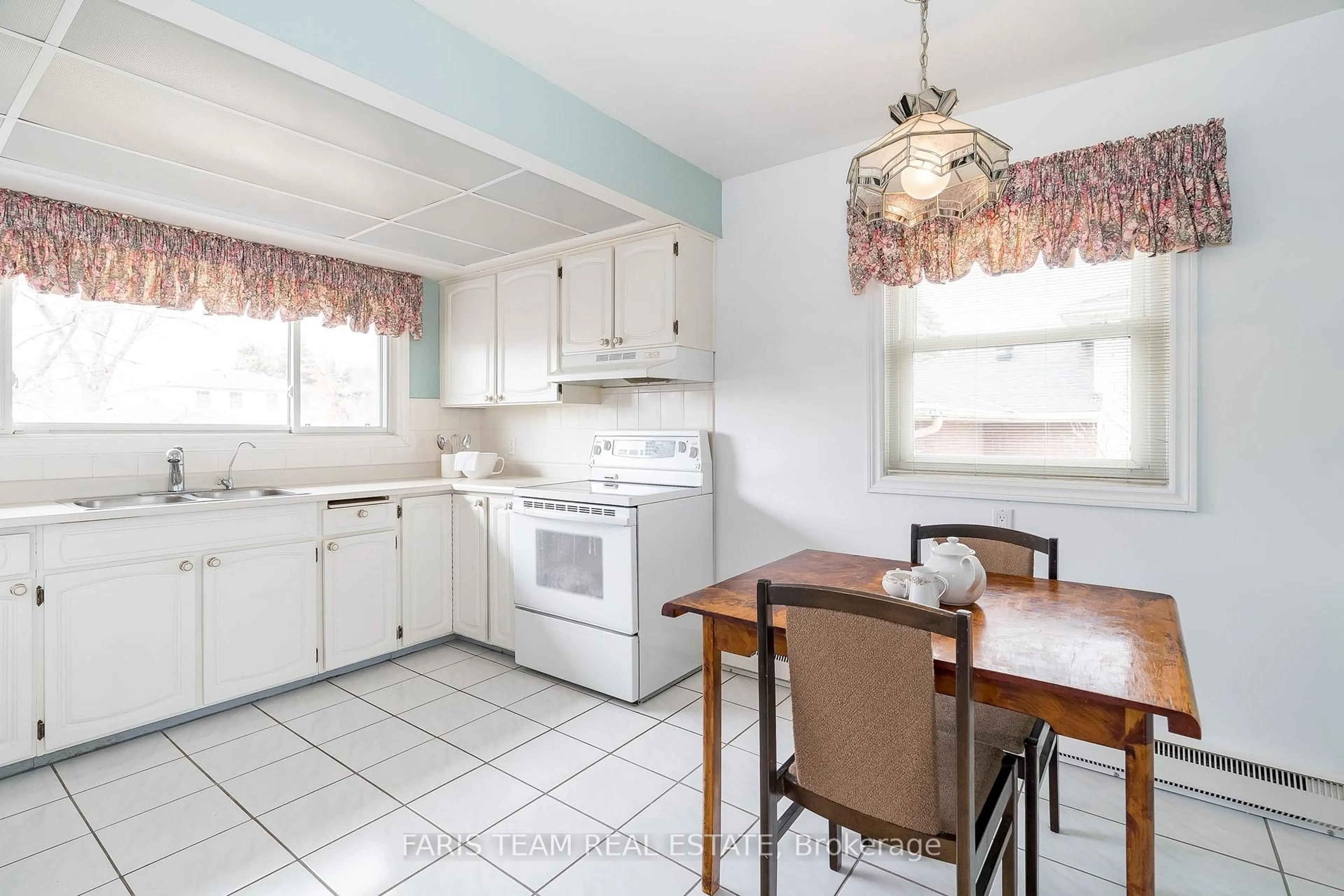 Standard kitchen, unknown for 37 Varden Ave, Barrie Ontario L4M 4P2