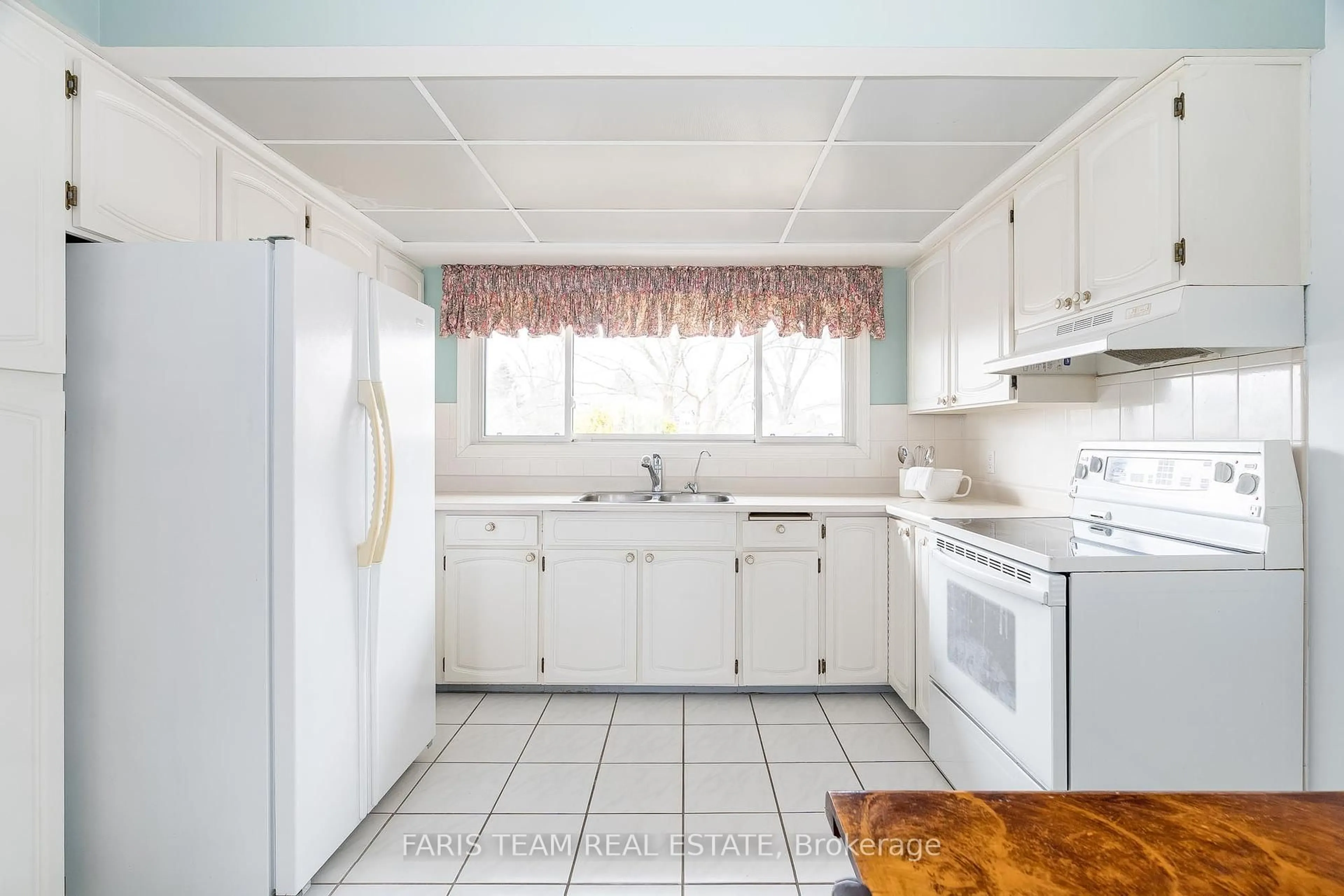 Standard kitchen, unknown for 37 Varden Ave, Barrie Ontario L4M 4P2