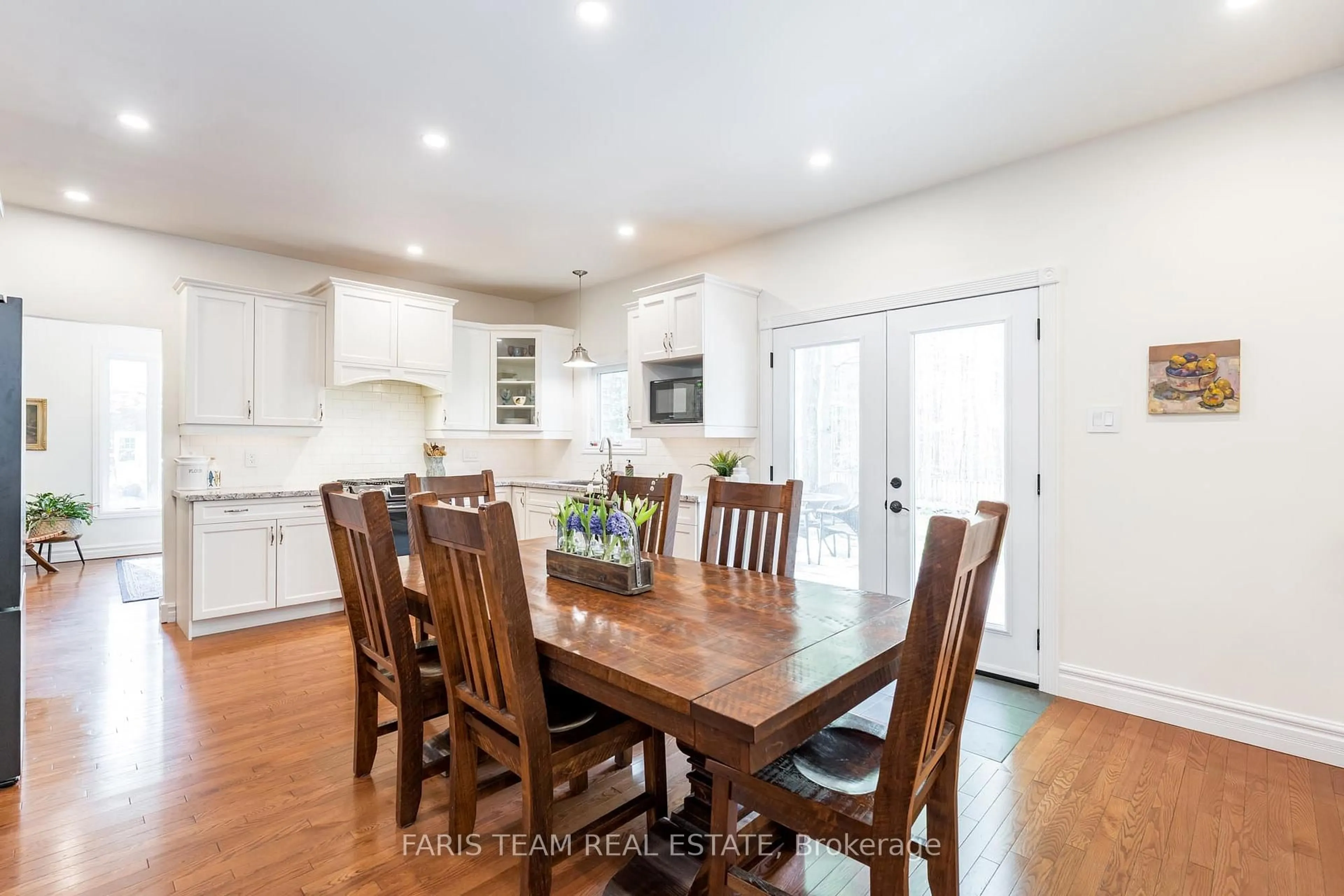Open concept kitchen, wood/laminate floor for 7 Bailey Cres, Tiny Ontario L0L 2T0