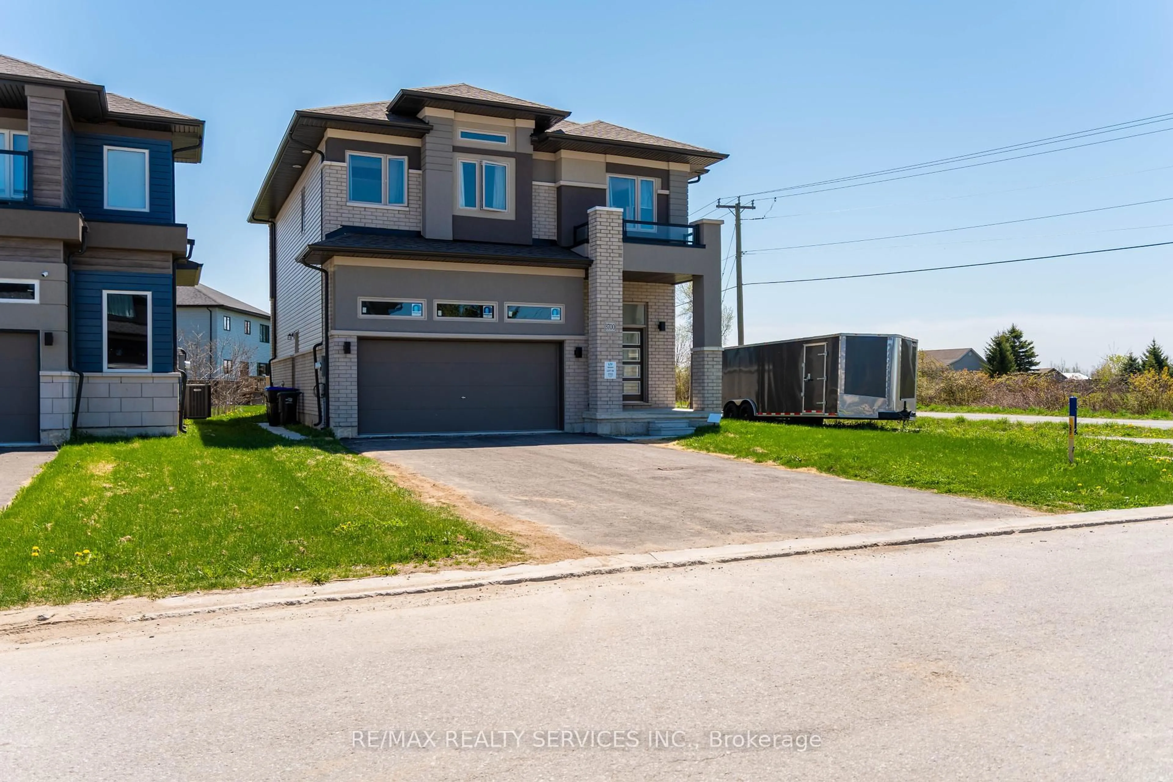 Home with vinyl exterior material, street for 3700 Quayside Dr, Severn Ontario L3V 6H3