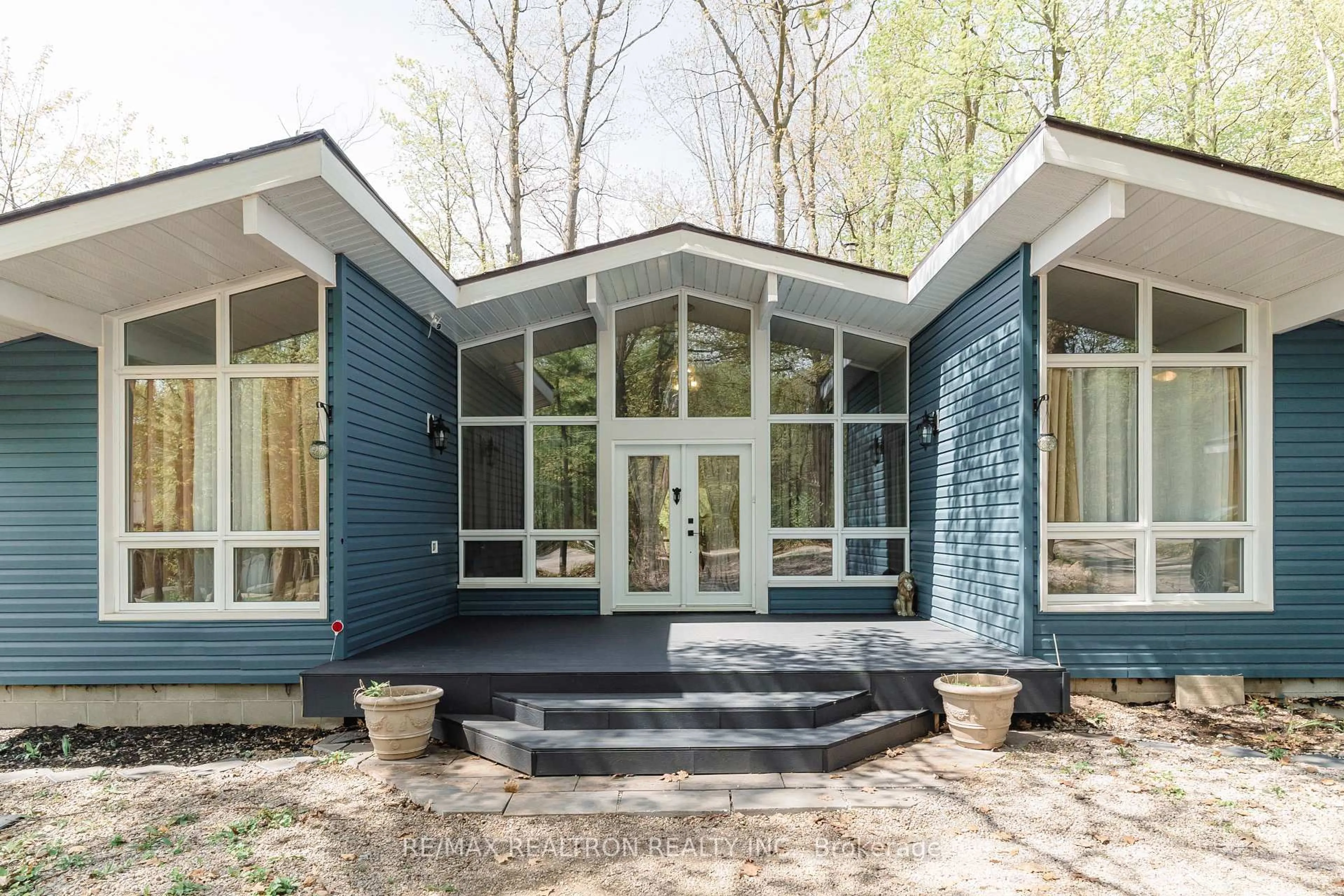 Home with vinyl exterior material, unknown for 408 Curry Rd, Midland Ontario L4R 5H2
