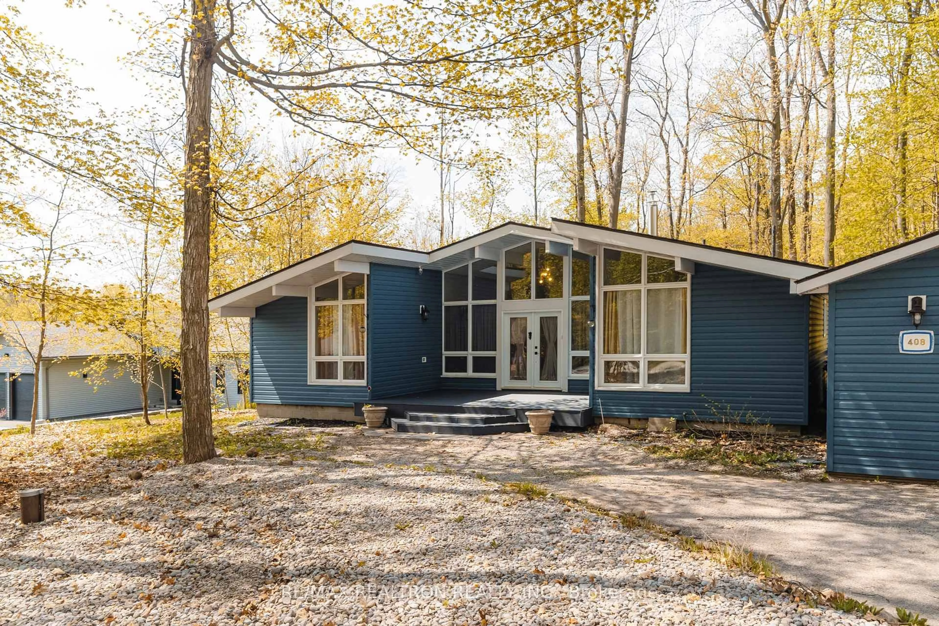 Home with vinyl exterior material, unknown for 408 Curry Rd, Midland Ontario L4R 5H2
