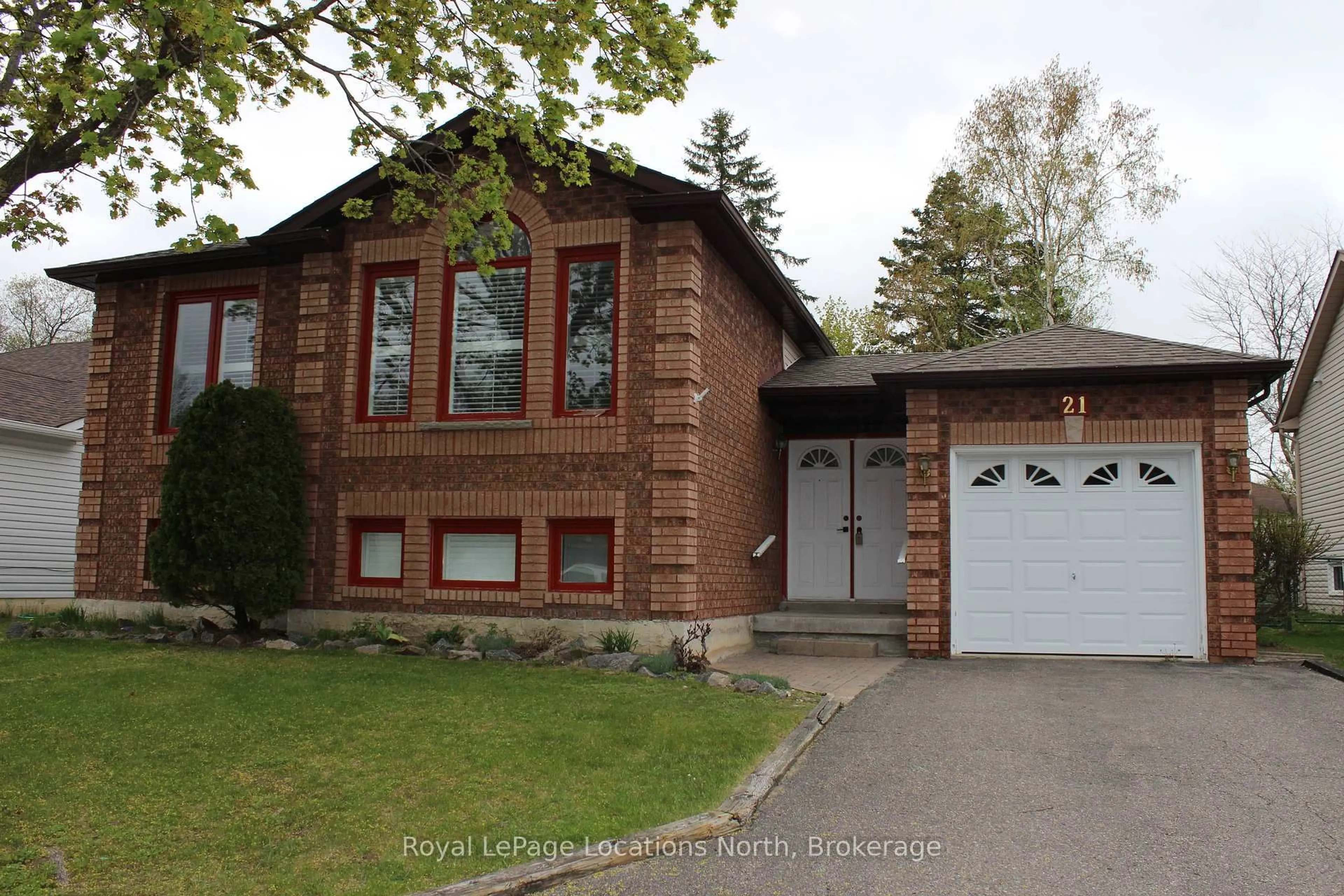 Home with brick exterior material, street for 21 Langevin Dr, Wasaga Beach Ontario L9Z 1C6