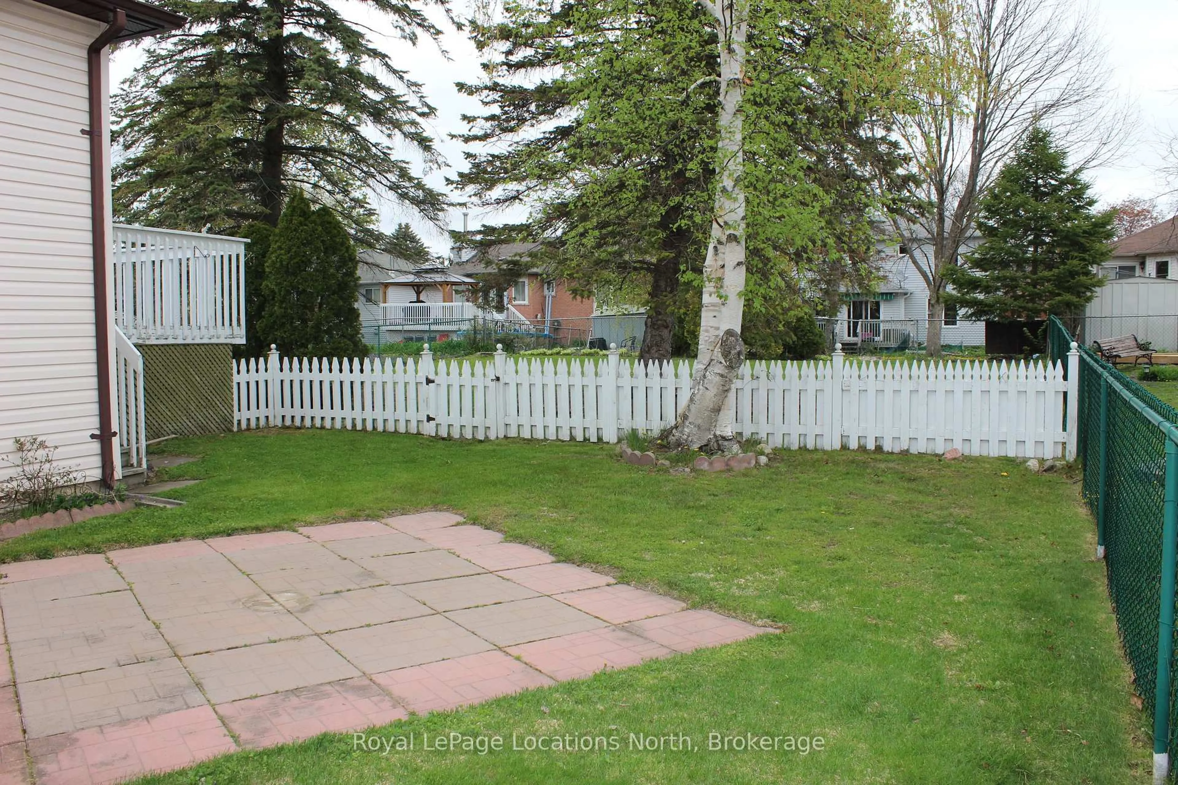 A pic from outside/outdoor area/front of a property/back of a property/a pic from drone, street for 21 Langevin Dr, Wasaga Beach Ontario L9Z 1C6