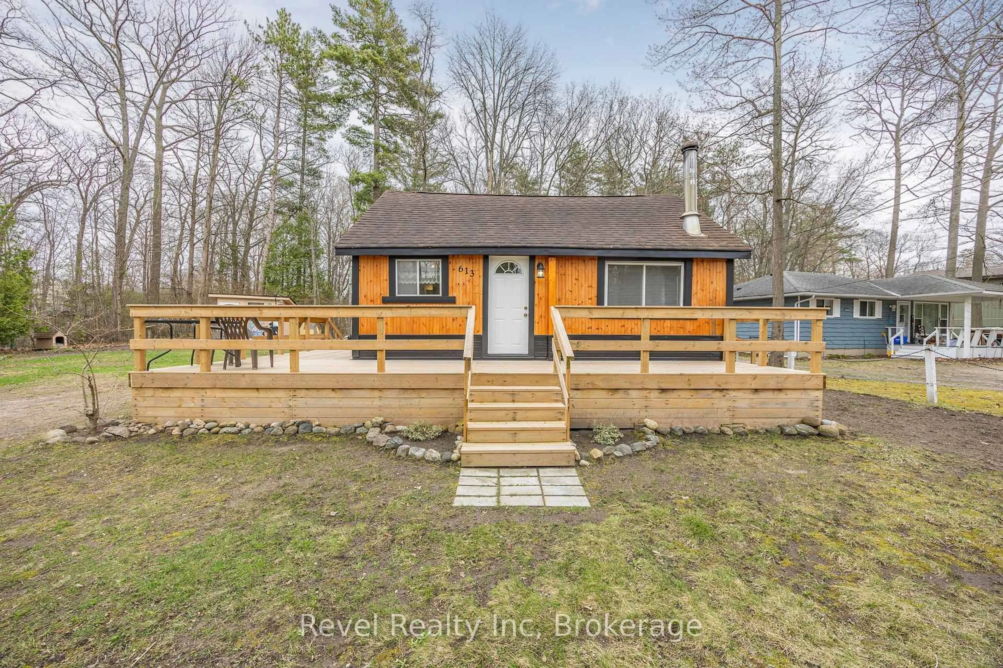 A pic from outside/outdoor area/front of a property/back of a property/a pic from drone, unknown for 613 OXBOW PARK Dr, Wasaga Beach Ontario L9Z 2V2