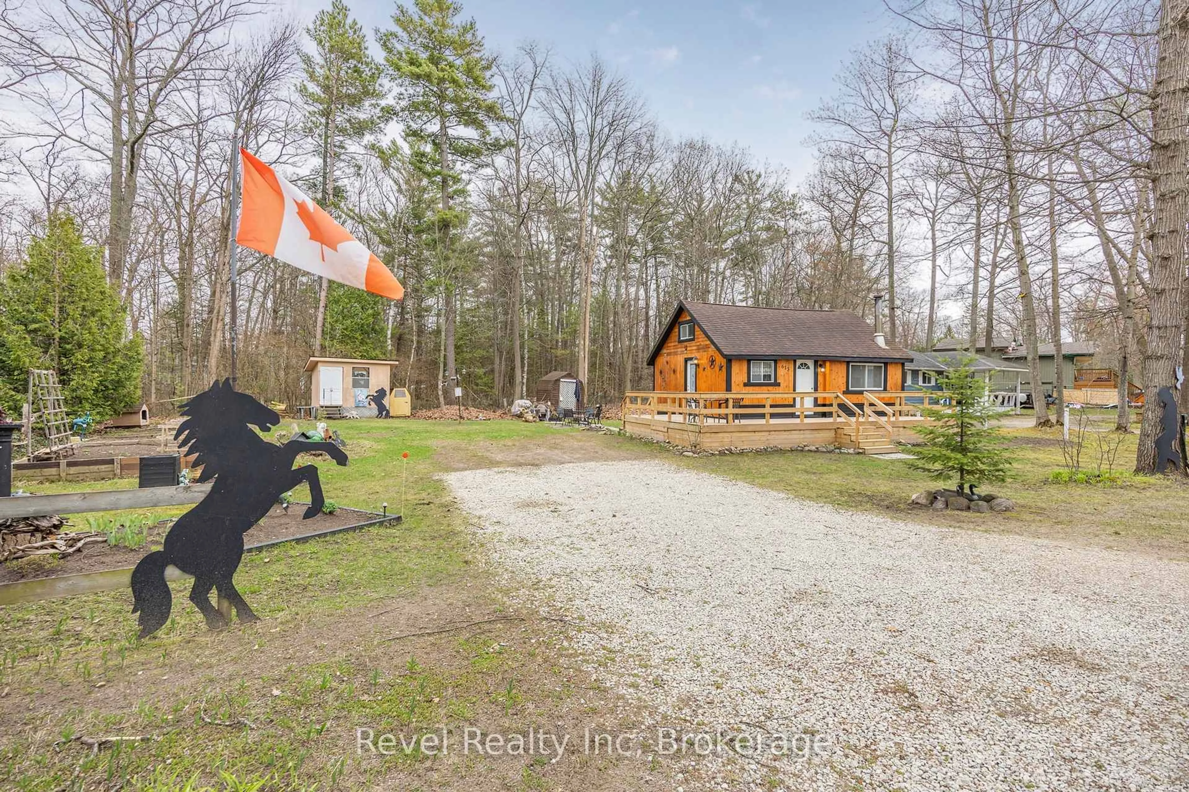 A pic from outside/outdoor area/front of a property/back of a property/a pic from drone, unknown for 613 OXBOW PARK Dr, Wasaga Beach Ontario L9Z 2V2