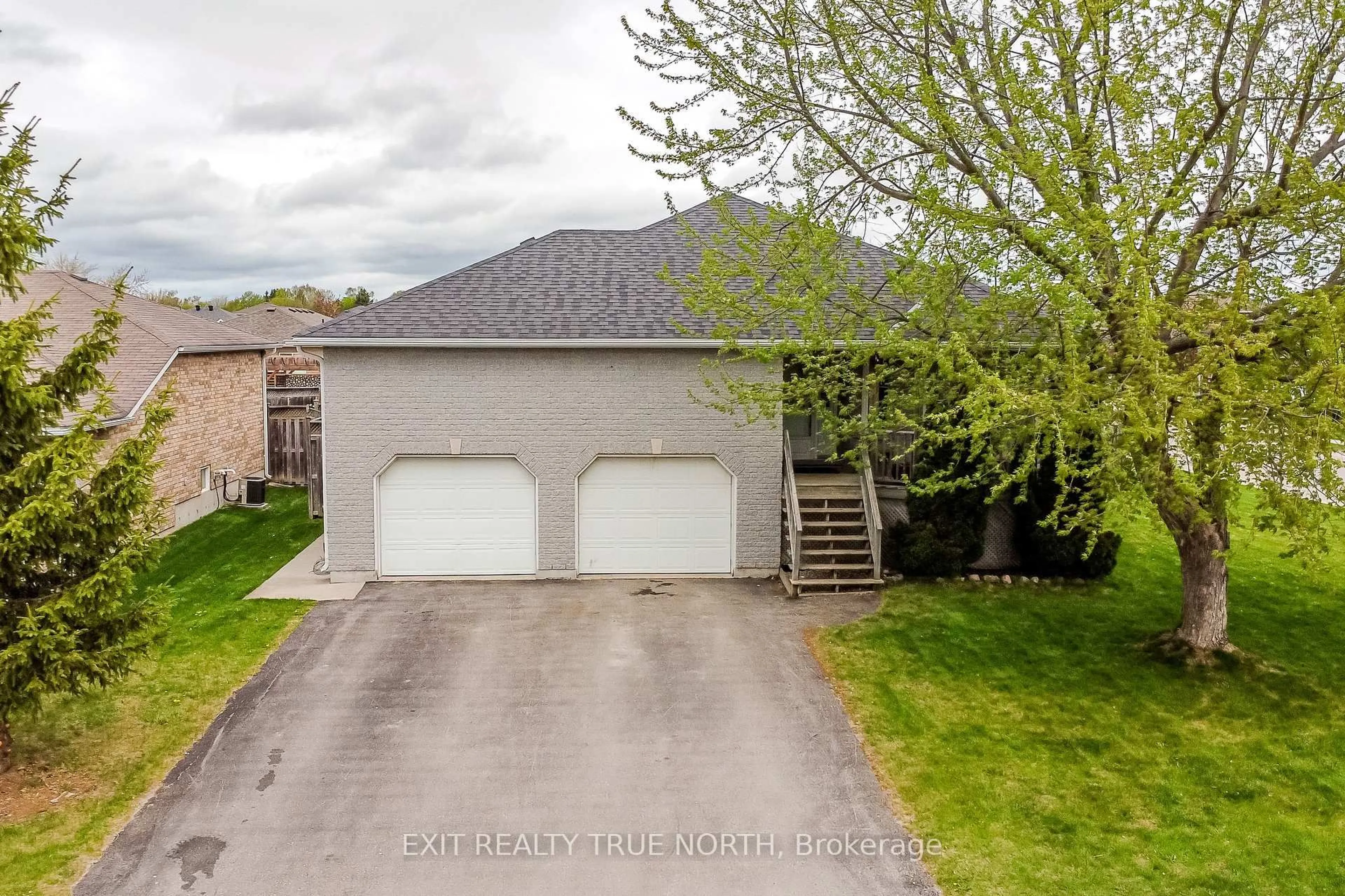 A pic from outside/outdoor area/front of a property/back of a property/a pic from drone, street for 44 Graham St, Springwater Ontario L0L 1P0