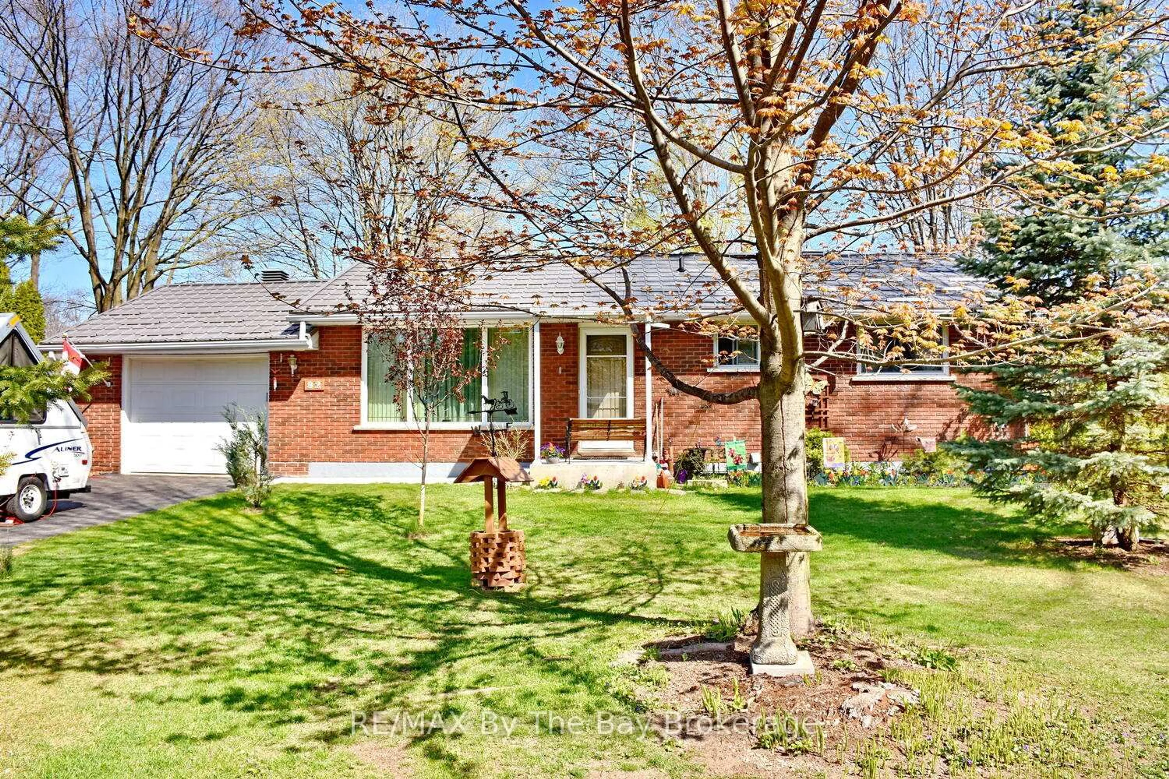 Home with brick exterior material, street for 82 Helena St, Wasaga Beach Ontario L9Z 1R1